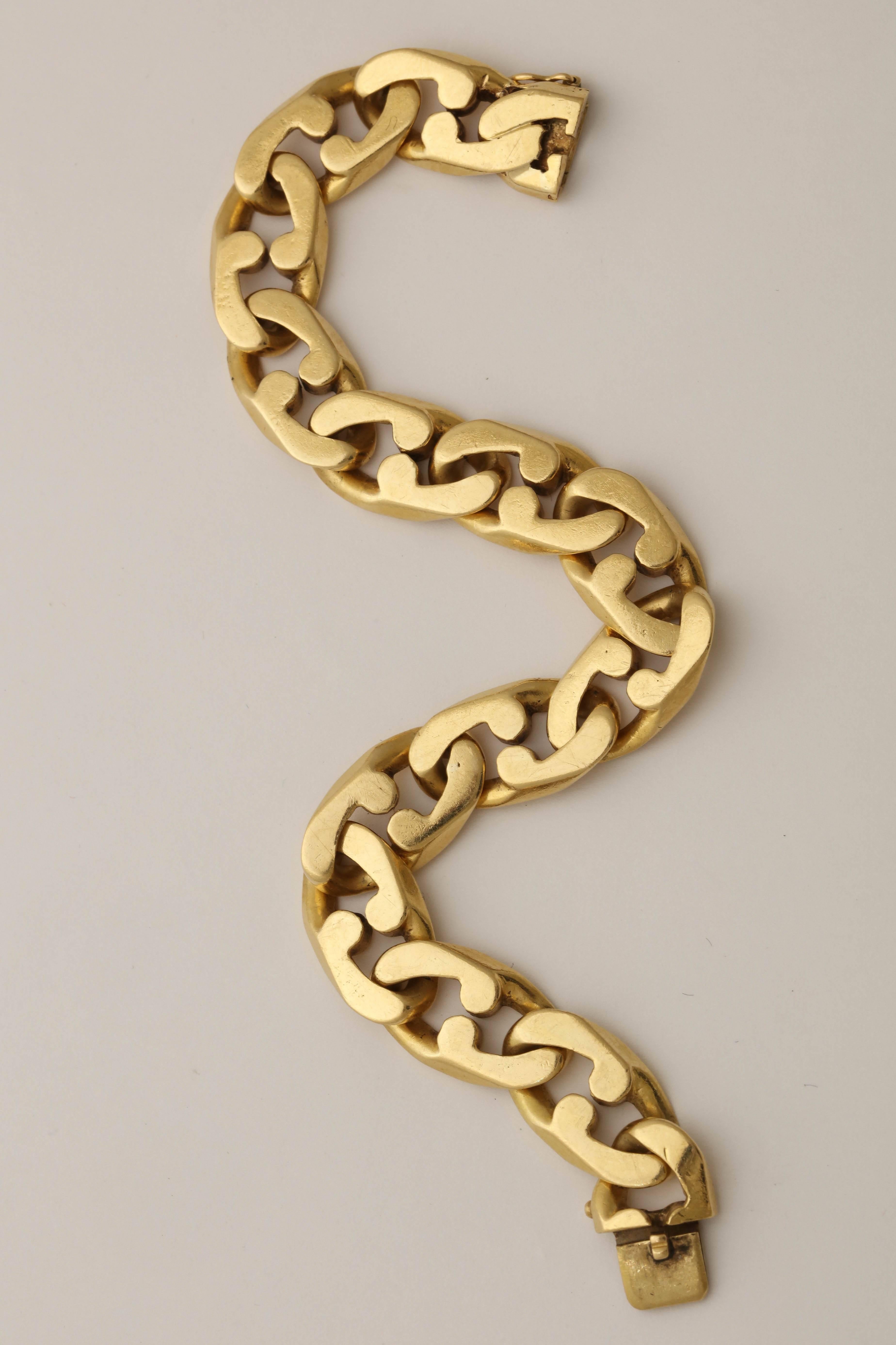 1980s Tiffany & Co. Interlocking Jagged Curb Link Gold Unisex Flexible Bracelet 4