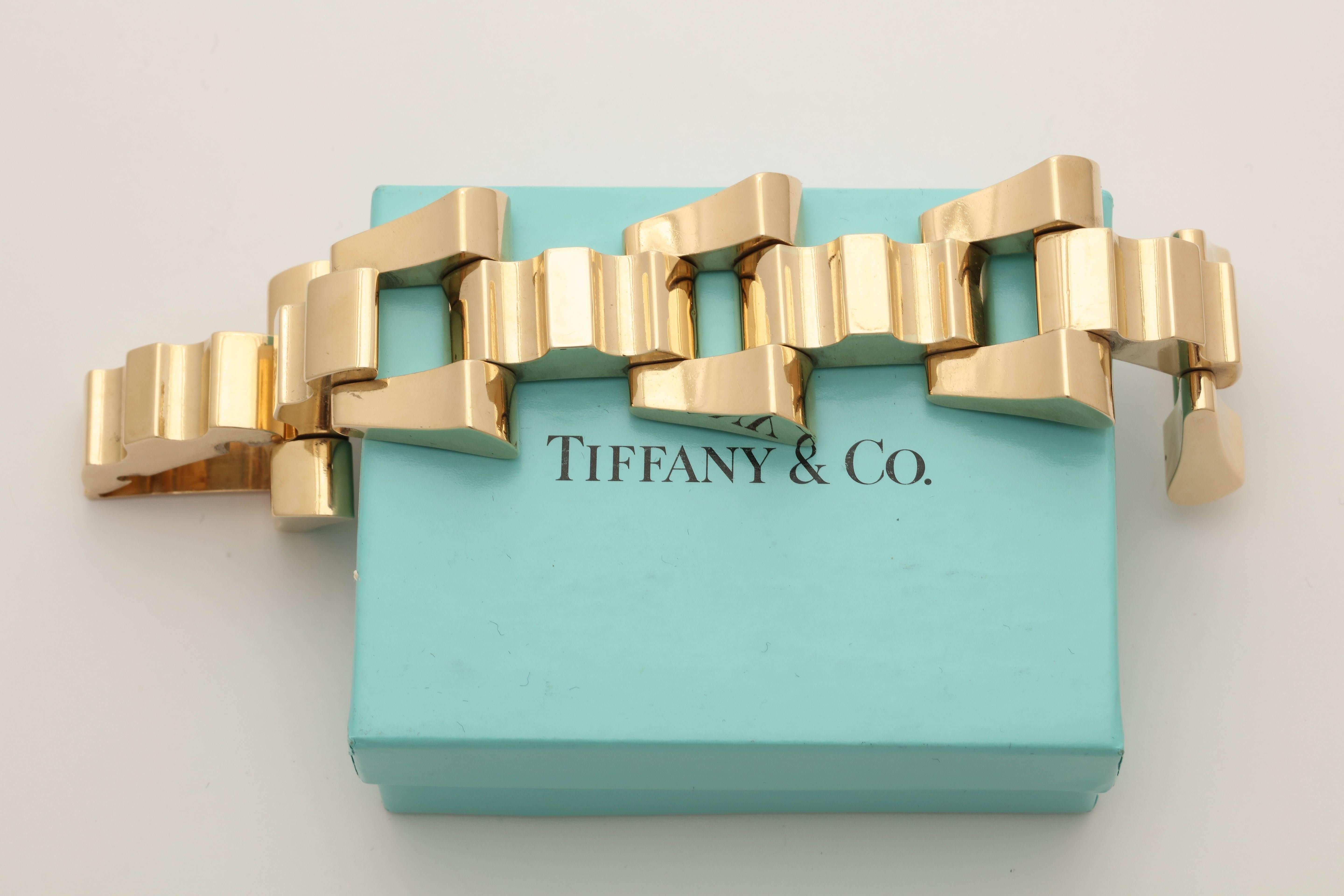 1940 Tiffany & Co. Architectural and Flexible Open Link Geometric Gold Bracelet In Good Condition In New York, NY