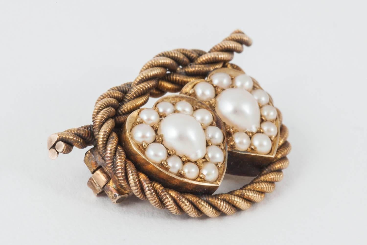 Entwined Double Heart Natural Pearl & 18 Carat Gold Brooch, English circa 1880 In Good Condition For Sale In London, GB