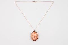 Shell Cameo Yellow Gold Pendant