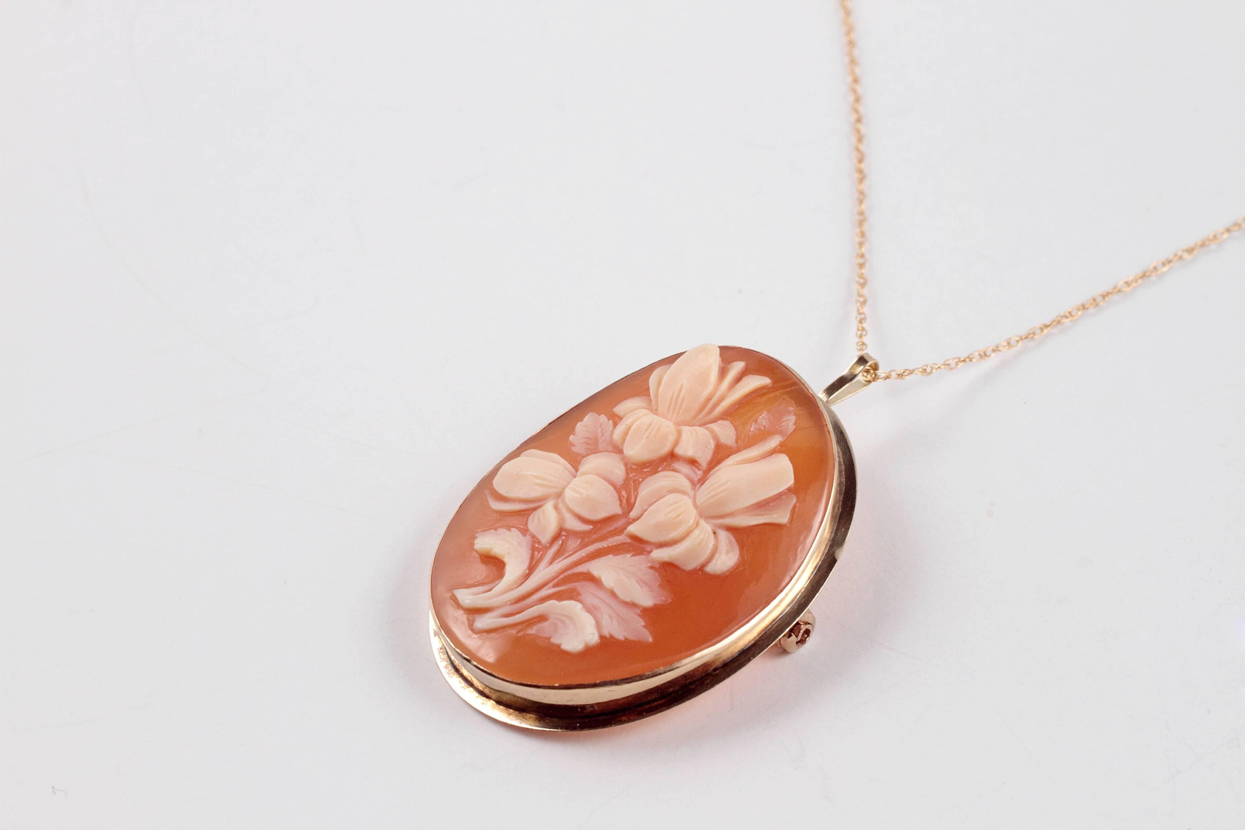 Shell Cameo Yellow Gold Pendant In Excellent Condition In Dallas, TX