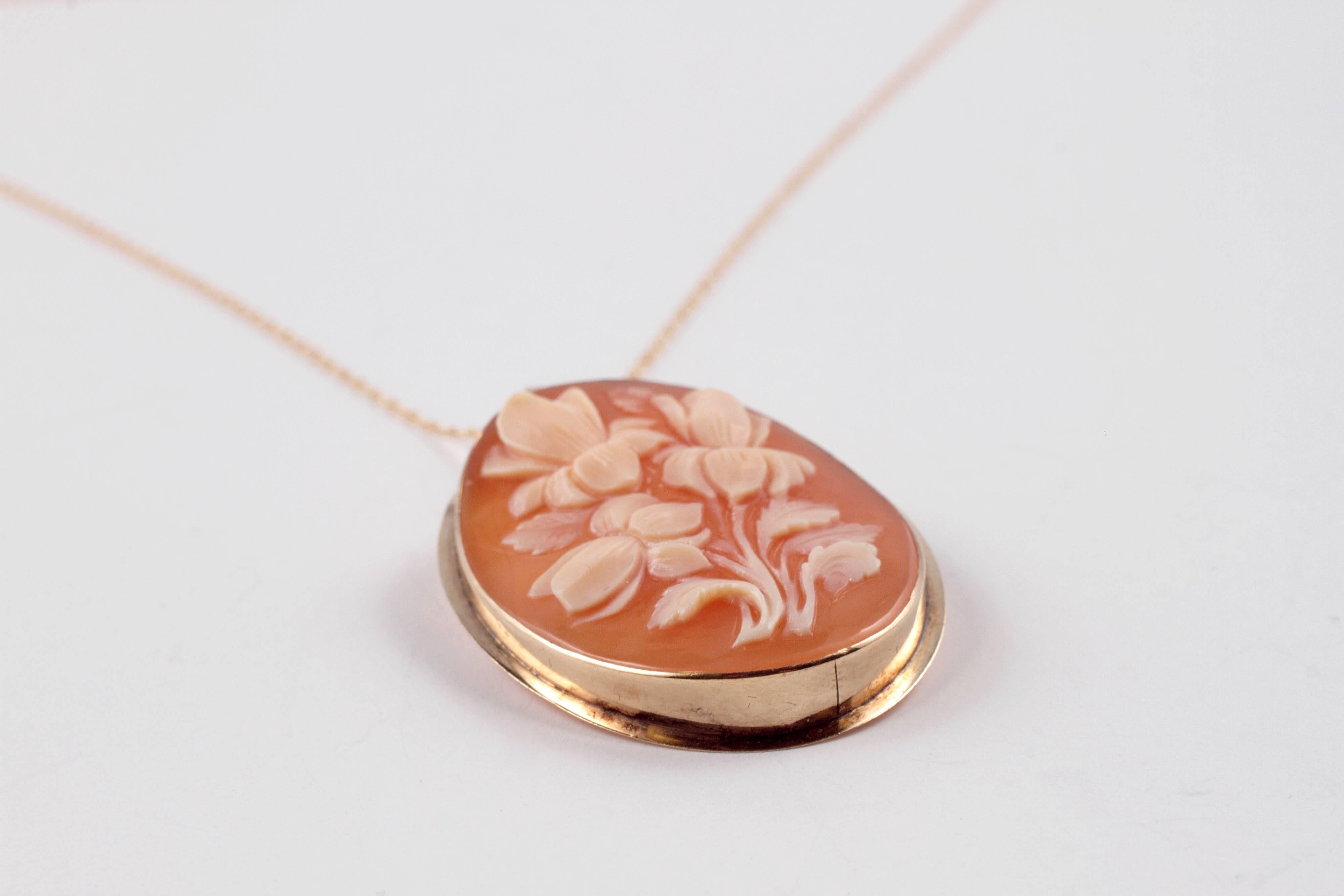 Women's Shell Cameo Yellow Gold Pendant