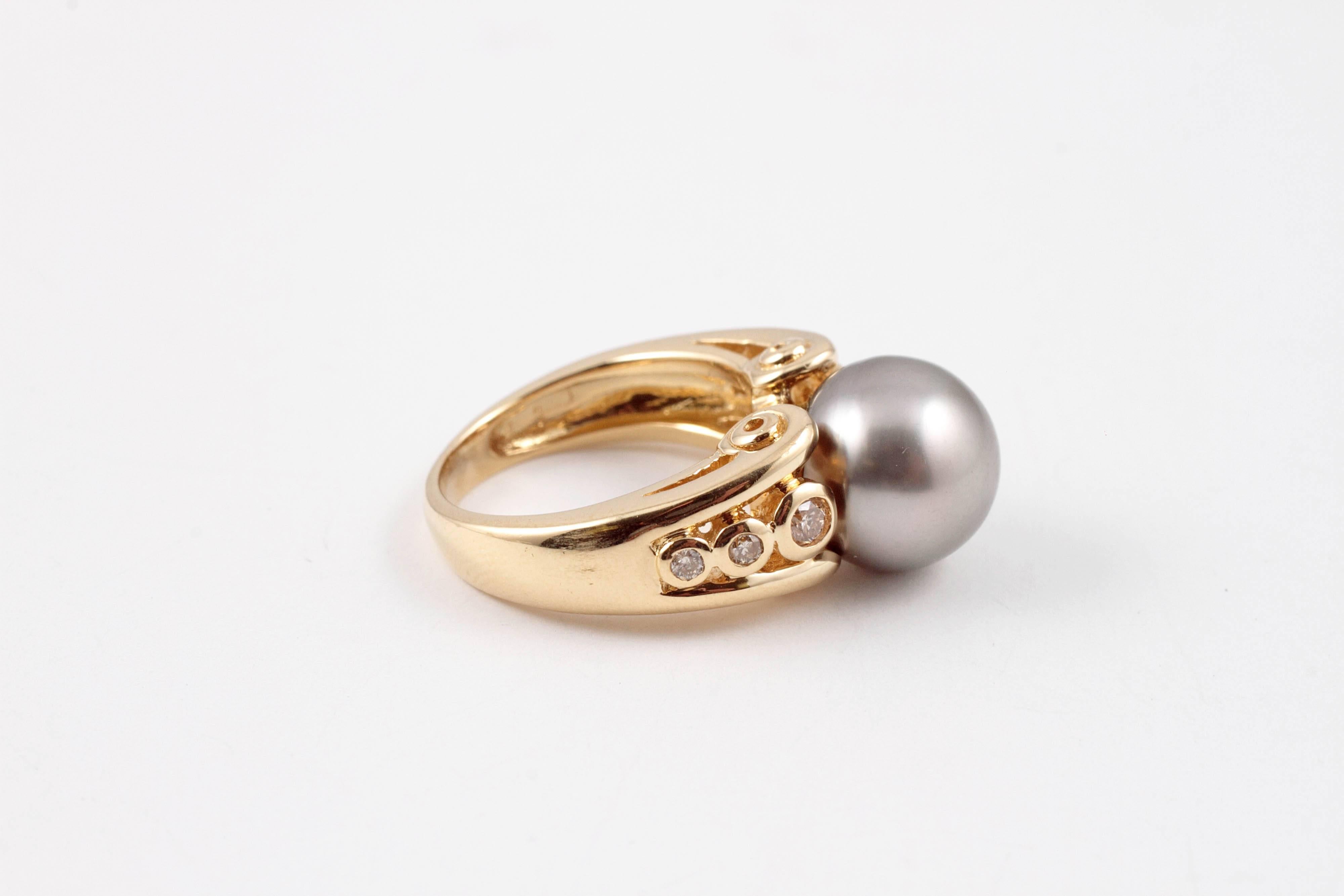 Natural Color Tahitian Cultured Pearl Diamond Ring Yellow Gold In Good Condition In Dallas, TX