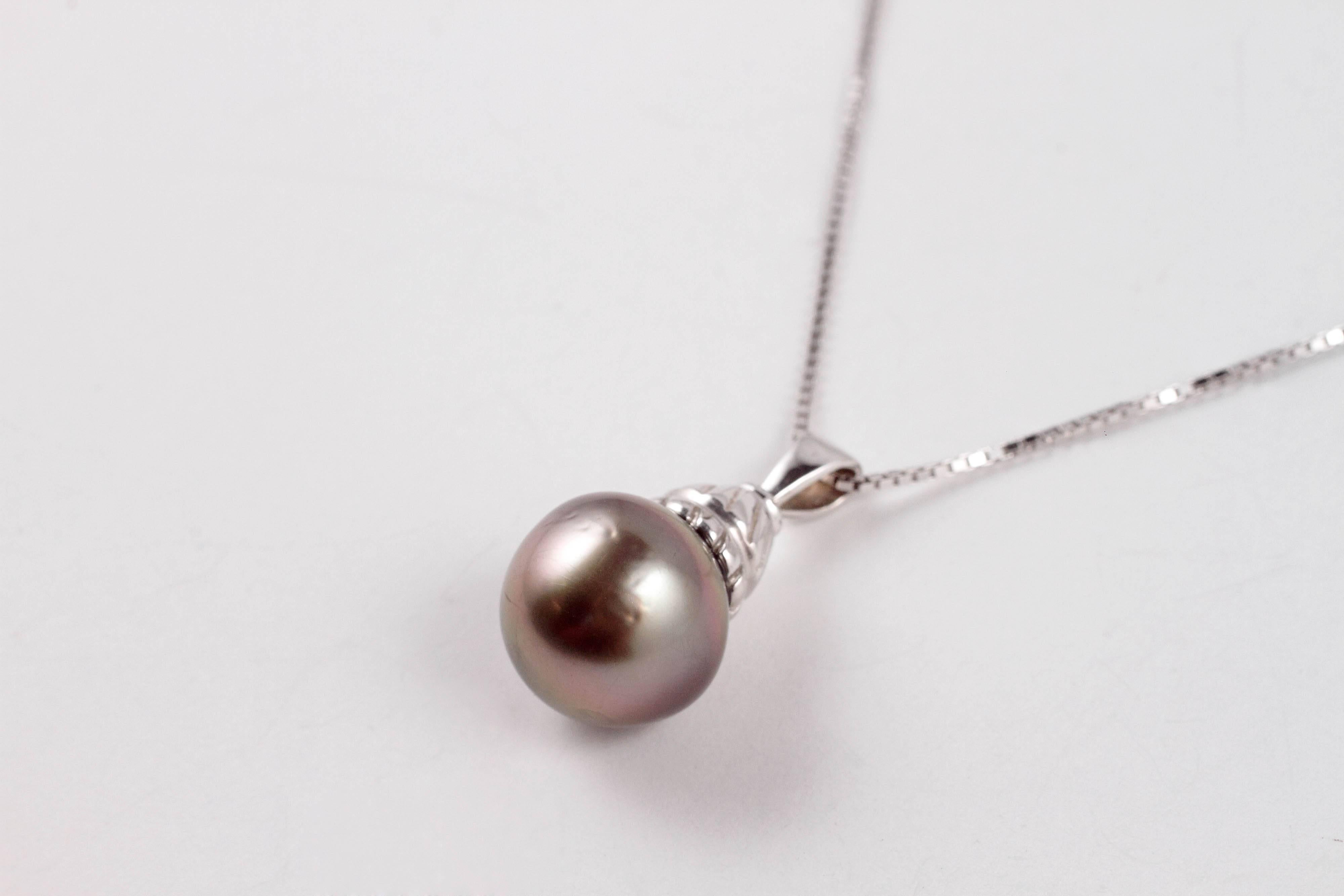 Natural Color Tahitian Cultured Pearl White Gold Necklace In Good Condition In Dallas, TX