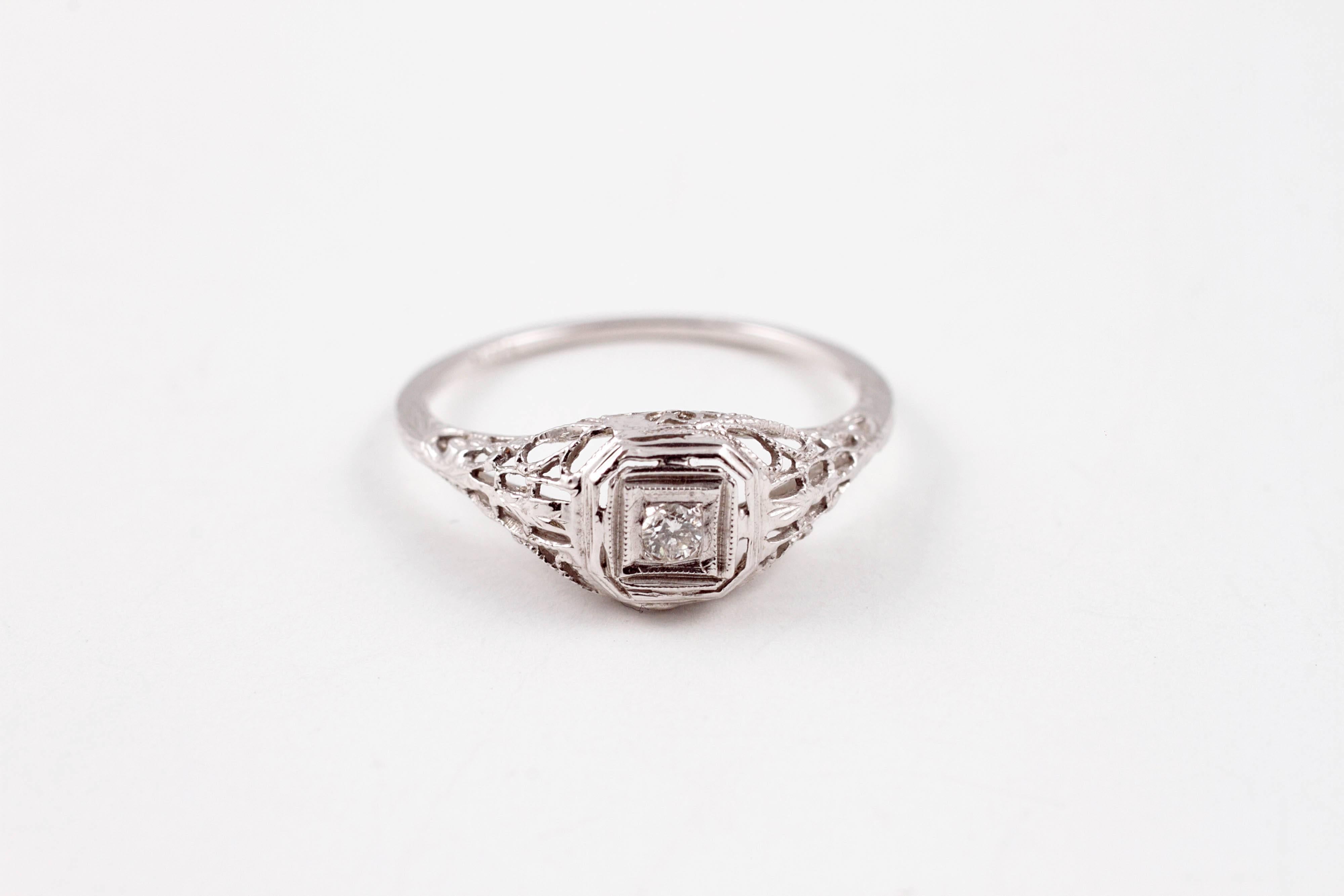 Art Deco Diamond Ring In Excellent Condition In Dallas, TX