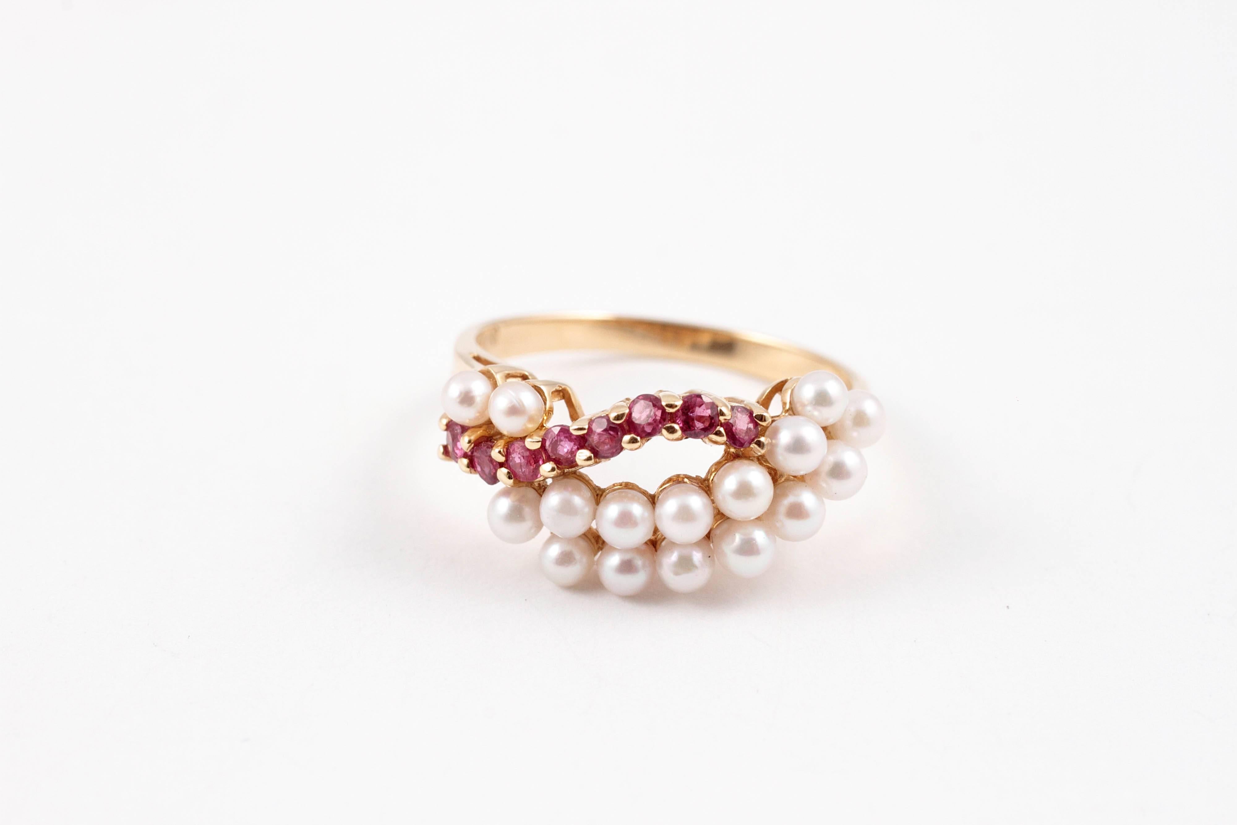 Cultured Pearl Ruby Yellow Gold Ring In Excellent Condition In Dallas, TX