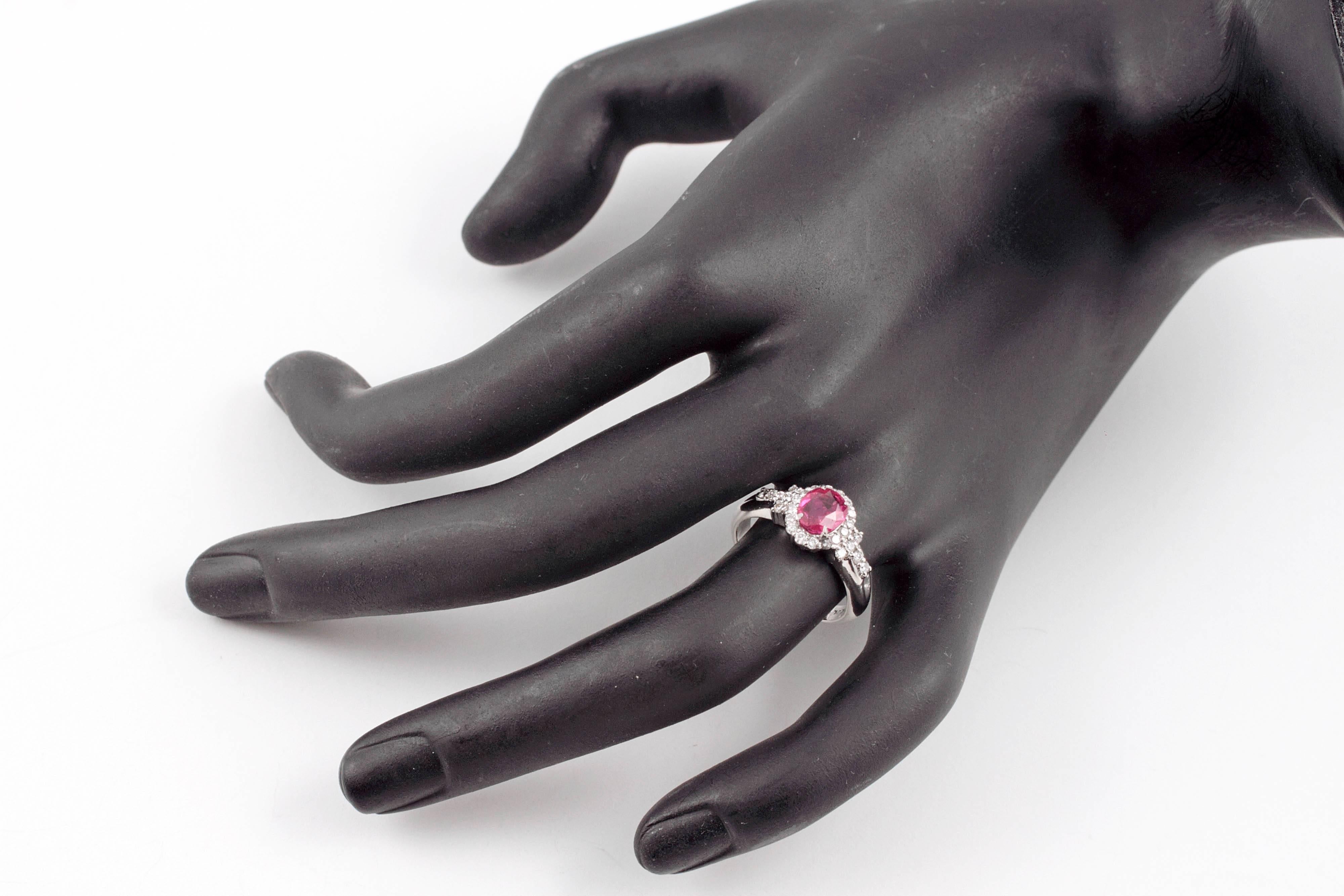 1.15 Carat Burma Ruby Diamond Ring in Platinum In Good Condition For Sale In Dallas, TX