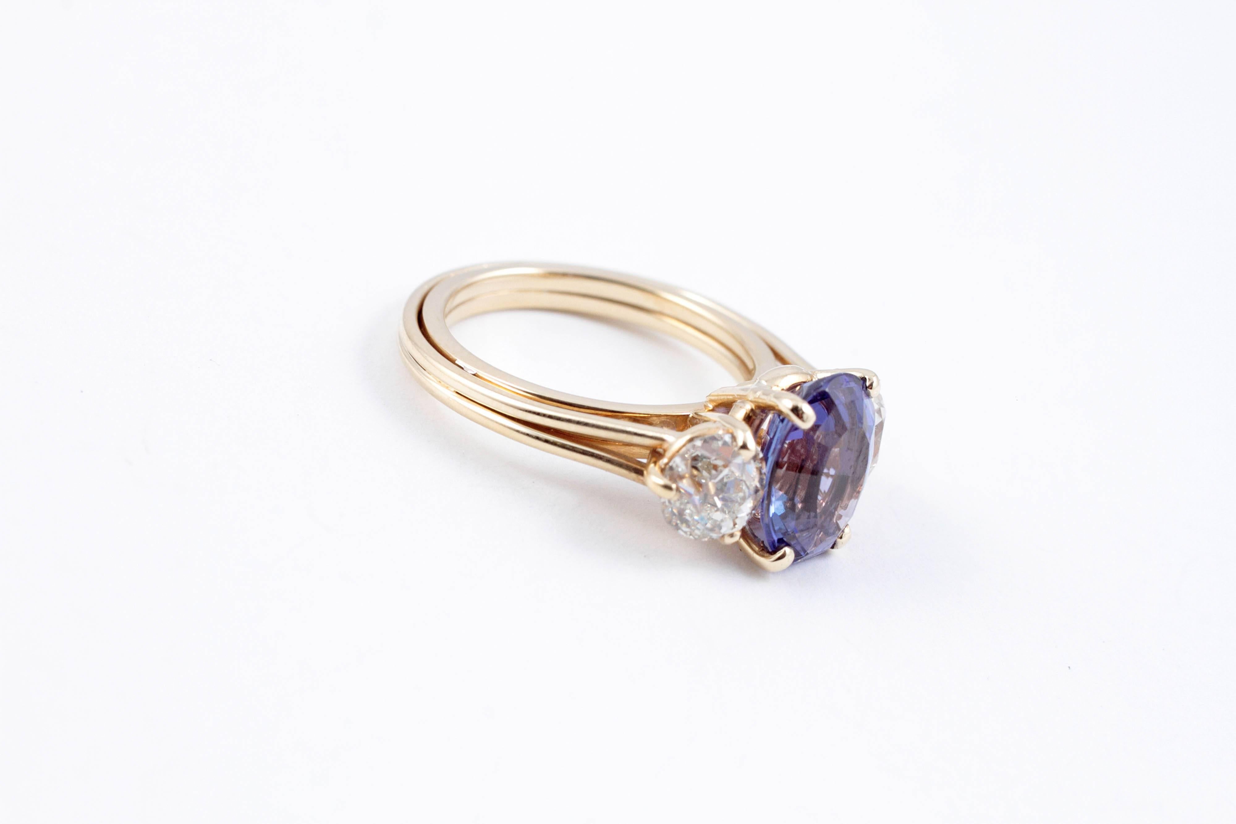 Stunning 2.96 Carat Tanzanite 1.50 Carat Diamond Ring In Good Condition For Sale In Dallas, TX
