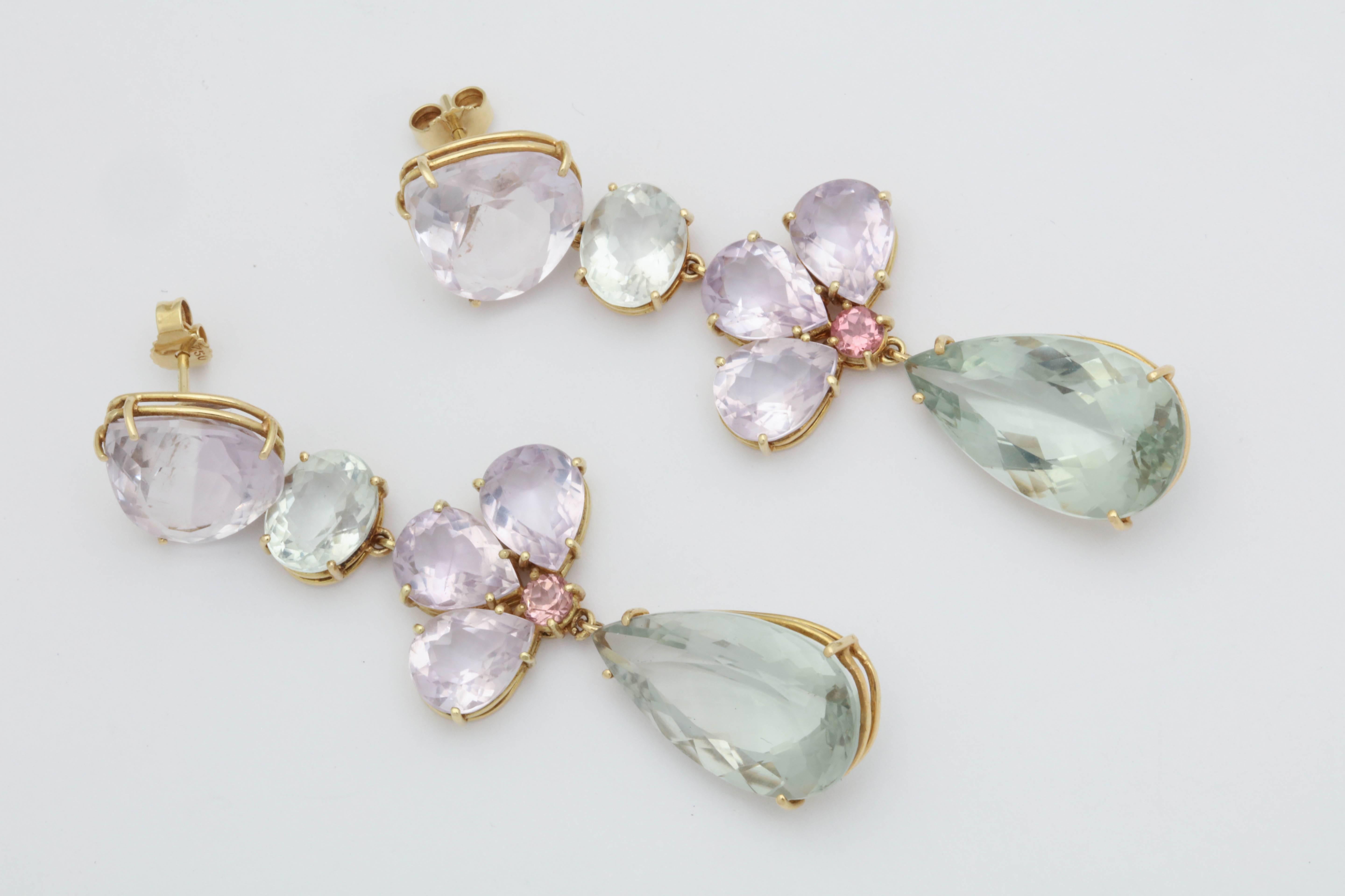 1980s Pale Green Quartz with Pink Kunzite Gold Hanging Drop Pendant Earrings 1