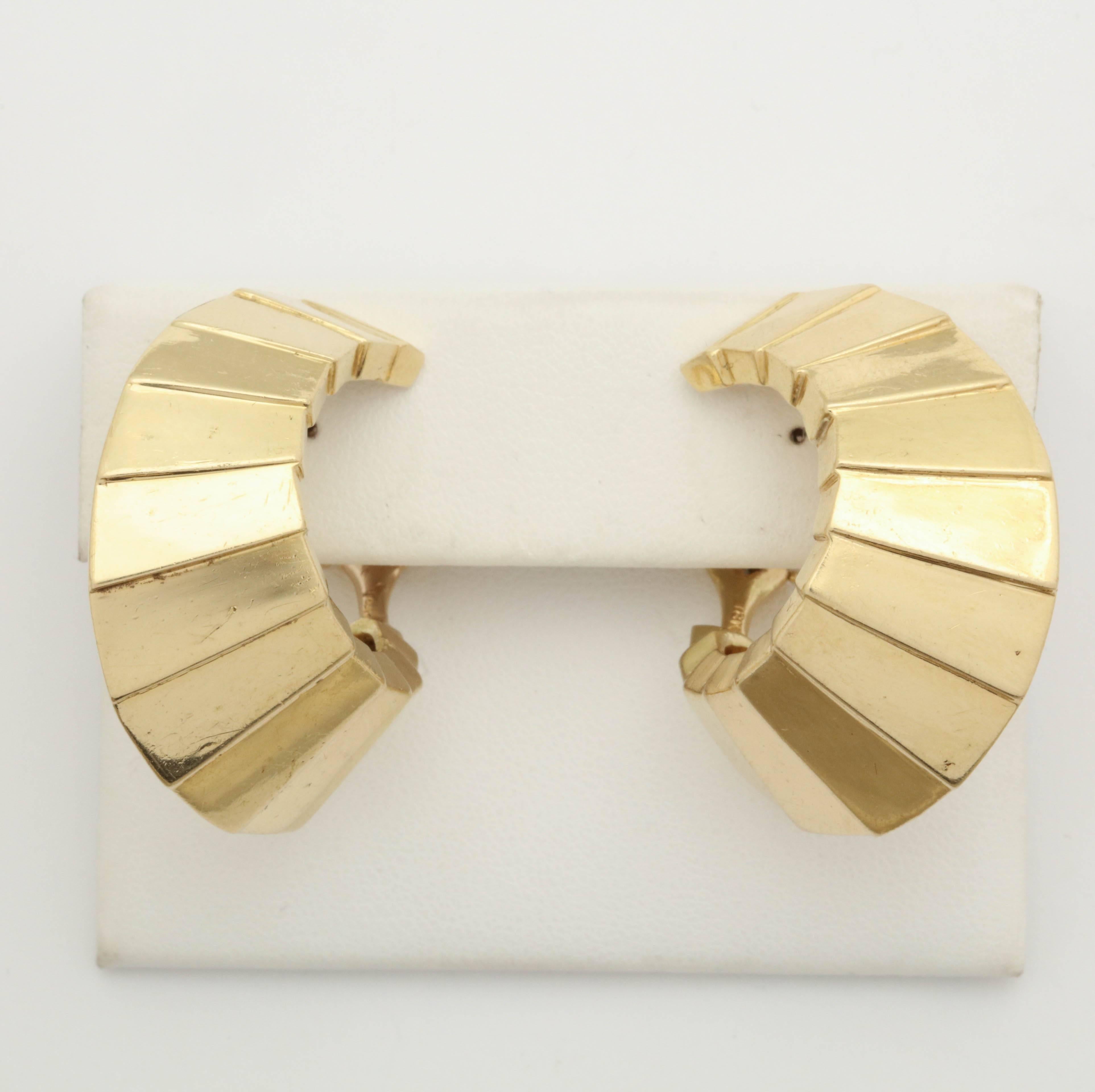 1970s Fan Design Semi Hoop Gold Illusion Earclips In Good Condition In New York, NY