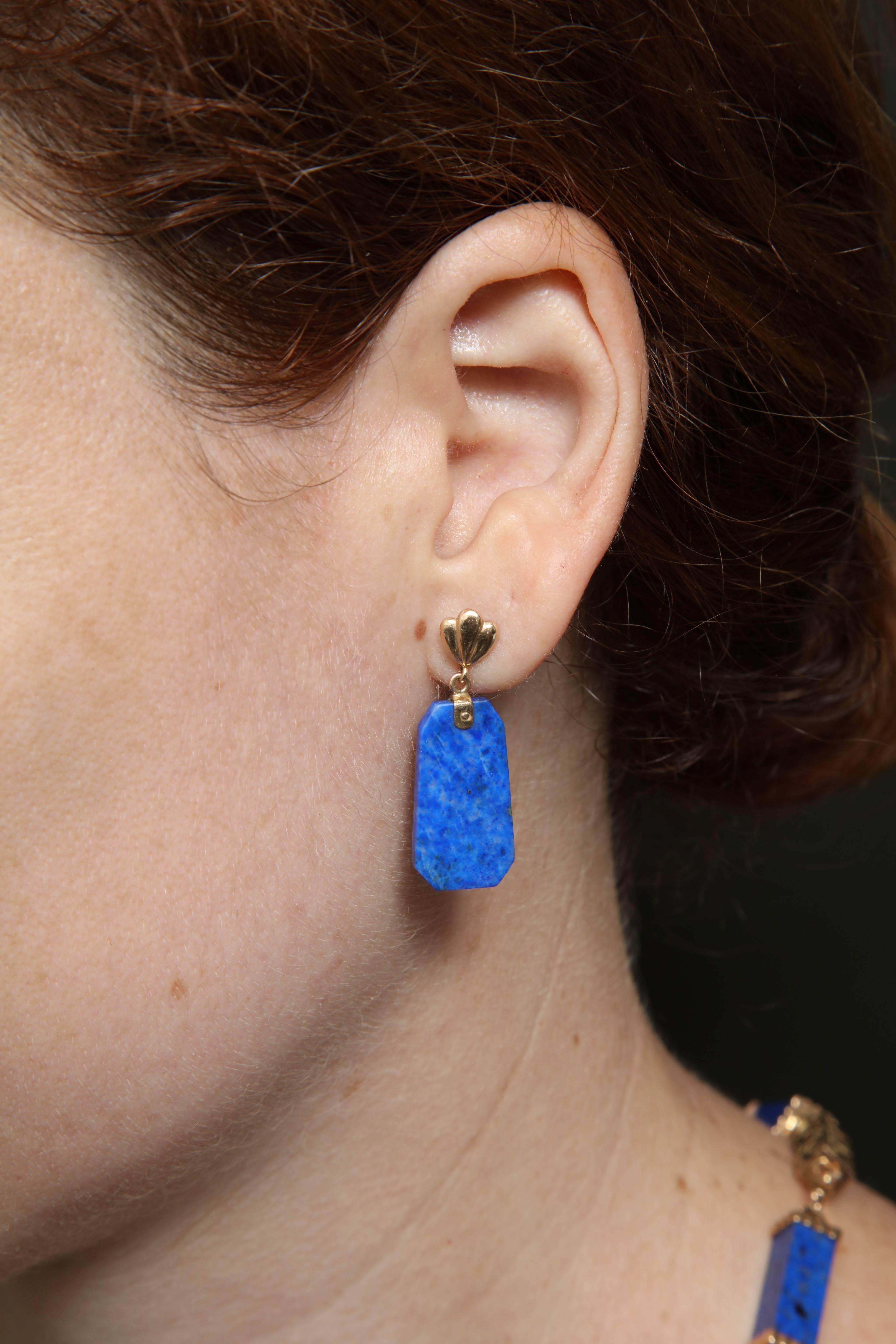 1950s Three Dimensional Cylinder Shape Lapis Lazuli and Reticulated Gold Chain 2