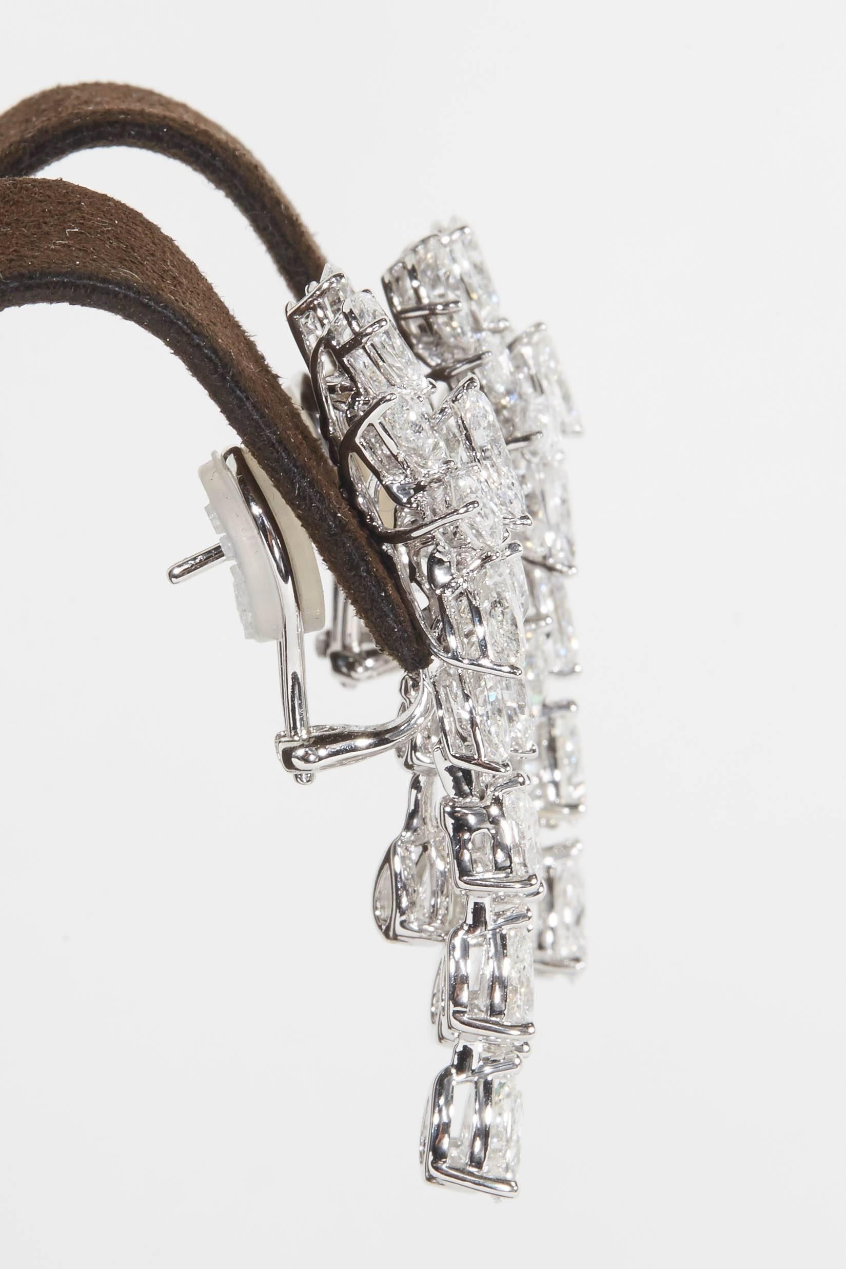 Diamond Cluster Dangle Earring In New Condition In New York, NY