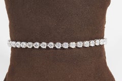 Bracelet tennis à trois griffes serti de diamants