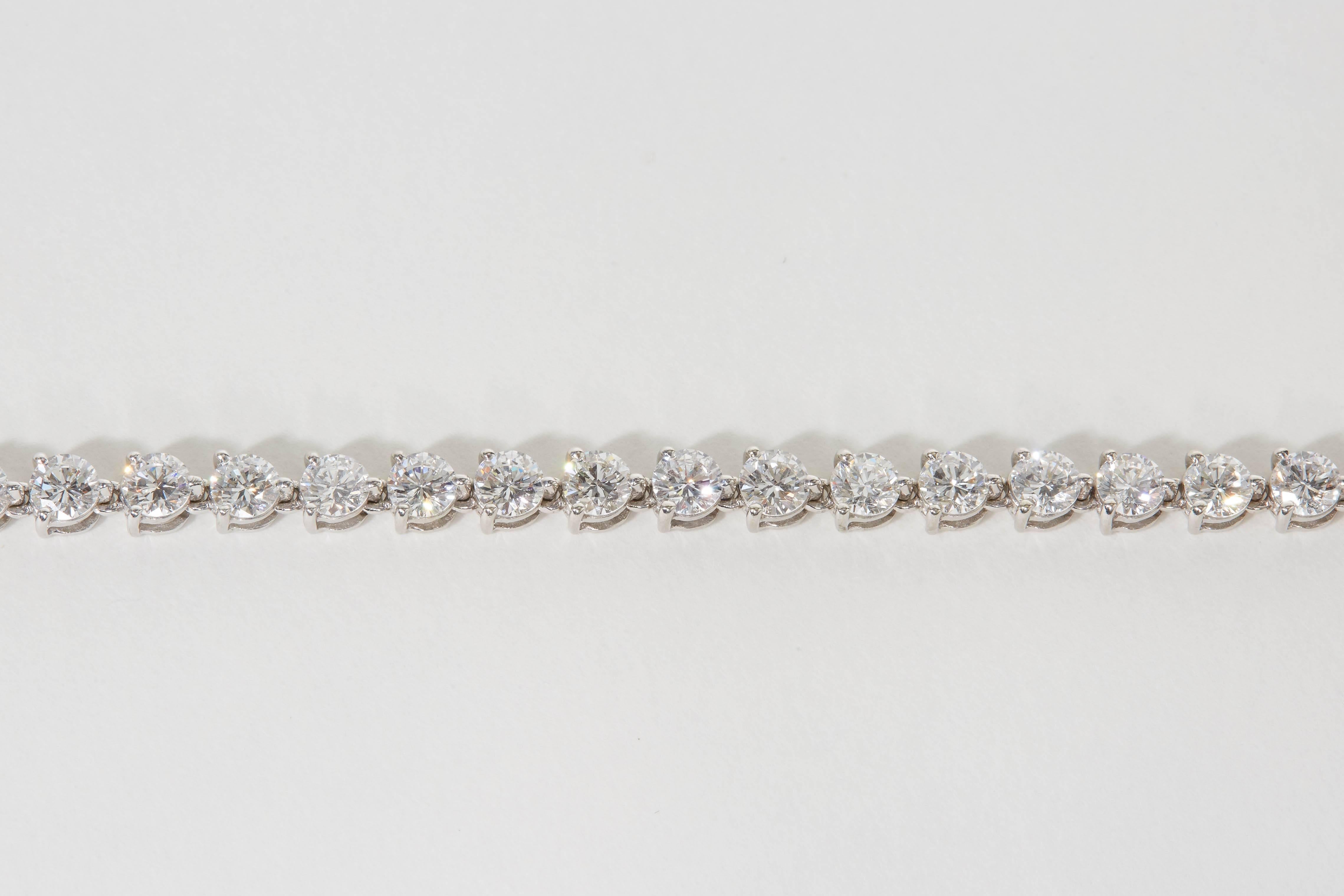 Bracelet tennis à trois griffes serti de diamants Unisexe en vente