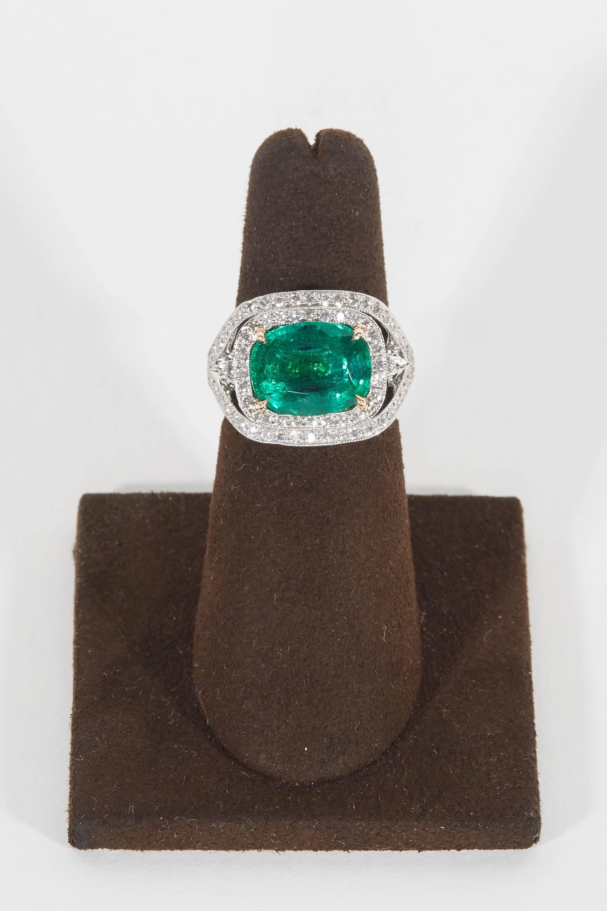 
A beautiful VIVID GREEN Emerald set 