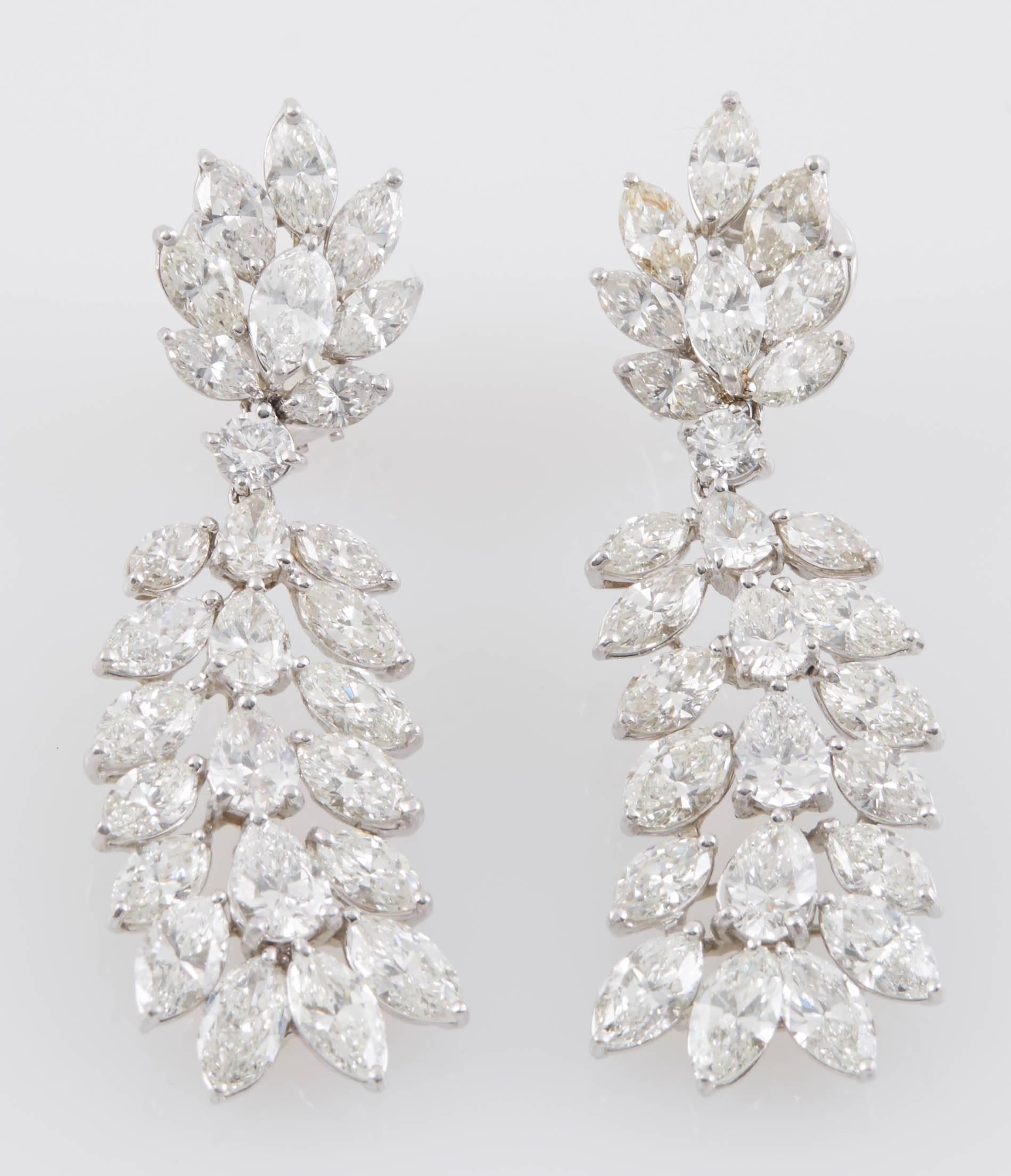 Classic Diamond Platinum Chandelier Earrings In Excellent Condition For Sale In New York, NY