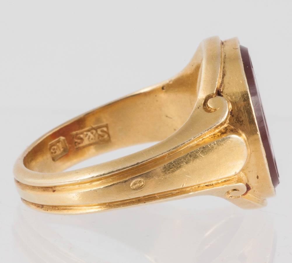Late Victorian Carnelian Intaglio Signet Ring For Sale