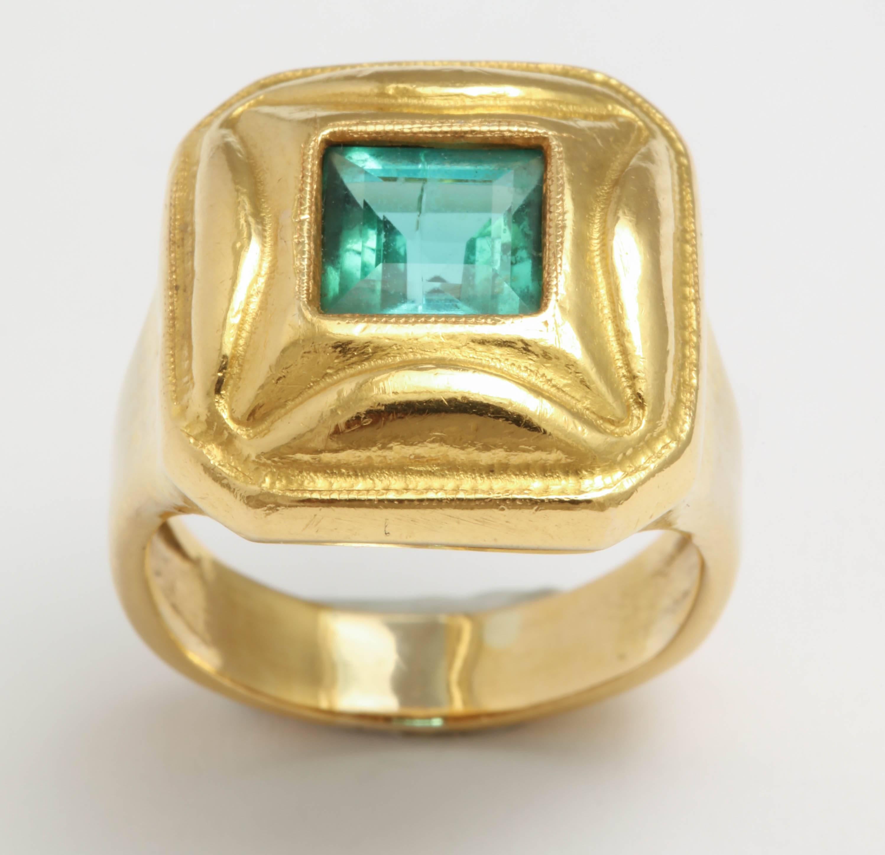 Emerald in Bold Square Mounting For Sale 2