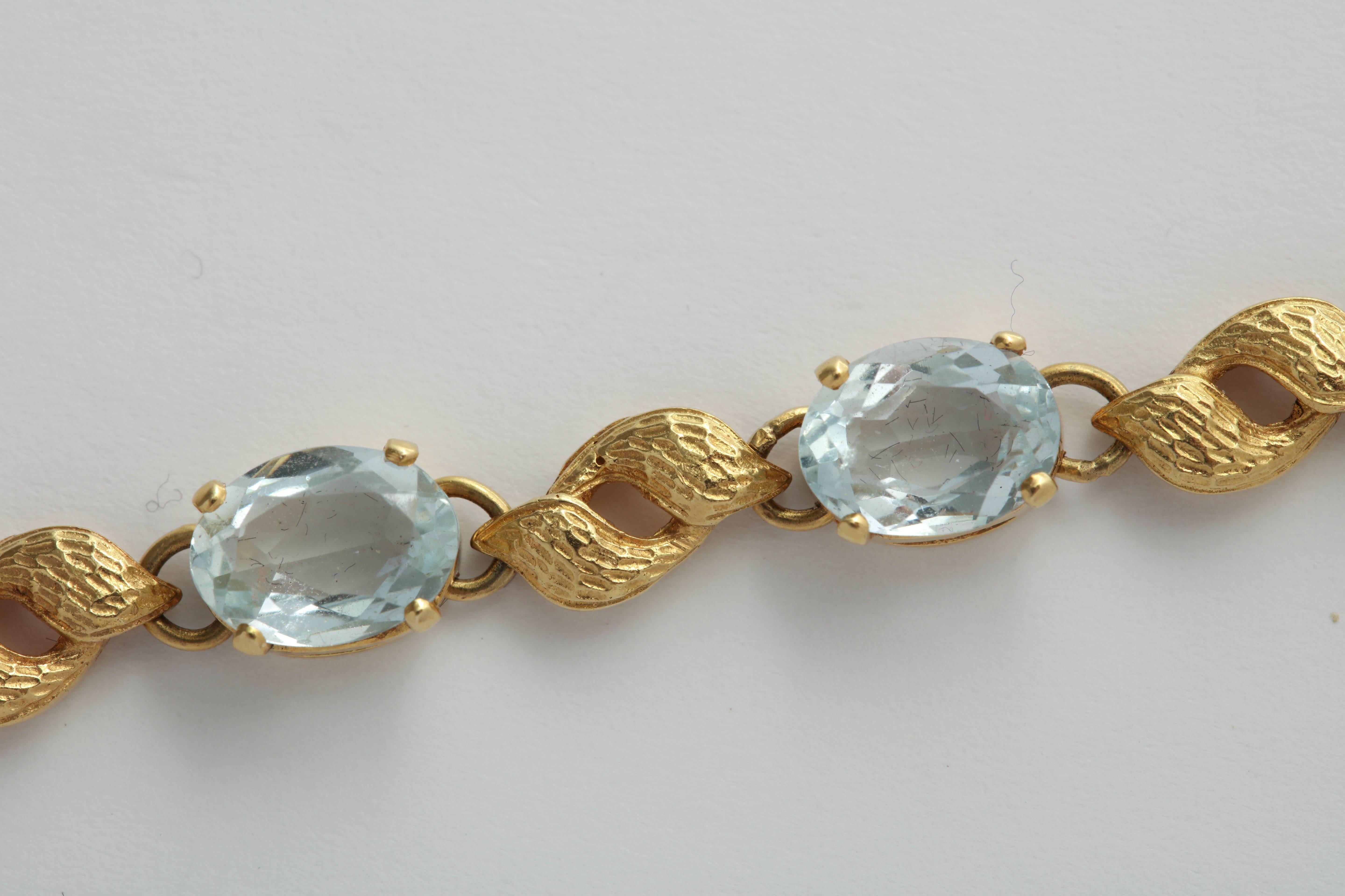 Alternating Floral Gold Leaf and Faceted Aquamarine Necklace For Sale 2