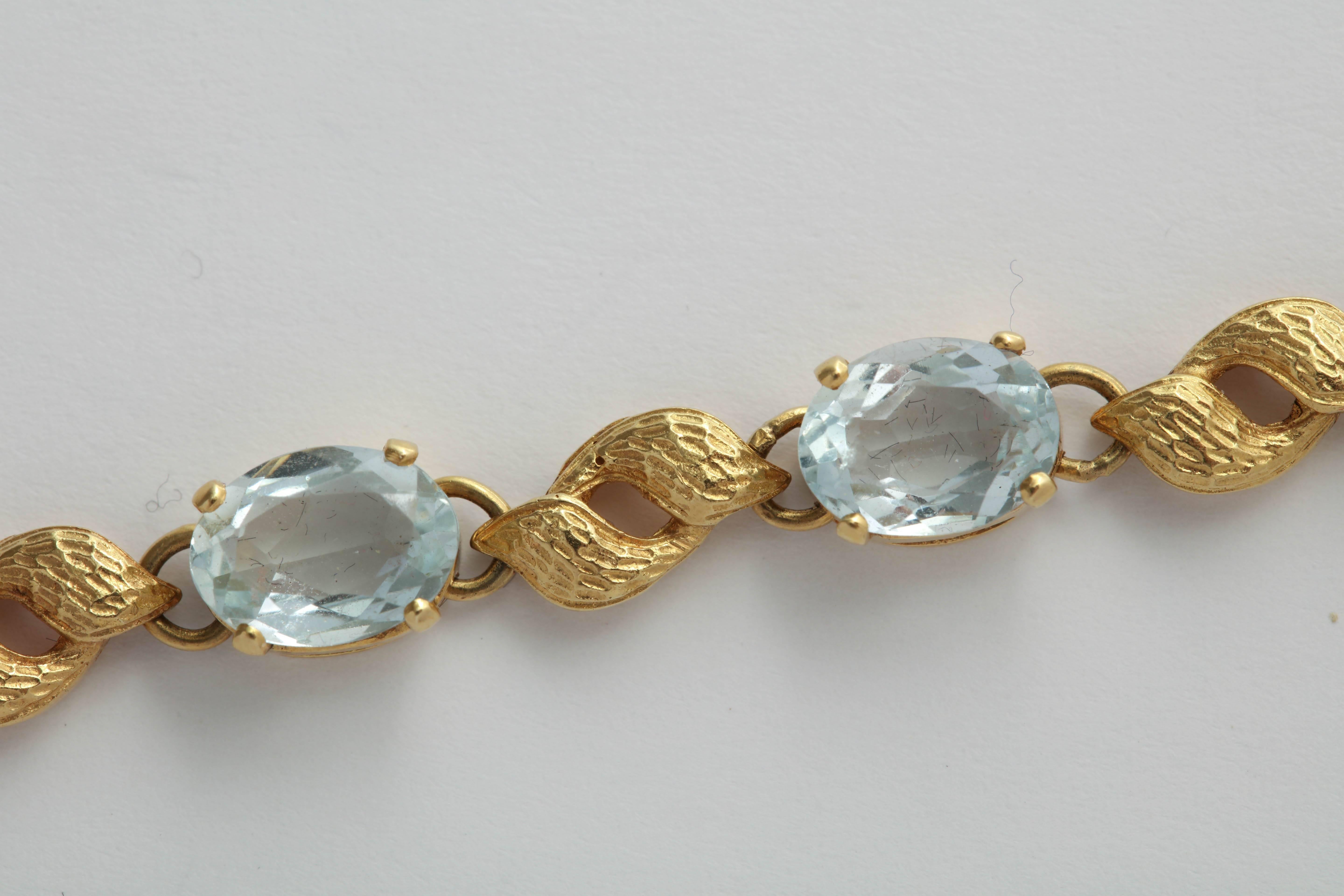 Alternating Floral Gold Leaf and Faceted Aquamarine Necklace For Sale 1