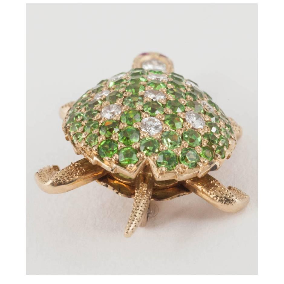 Tortoise Brooch, 18 Karat Gold, Green Garnets, Diamonds & Rubies, USA circa 1930 In Good Condition For Sale In London, GB