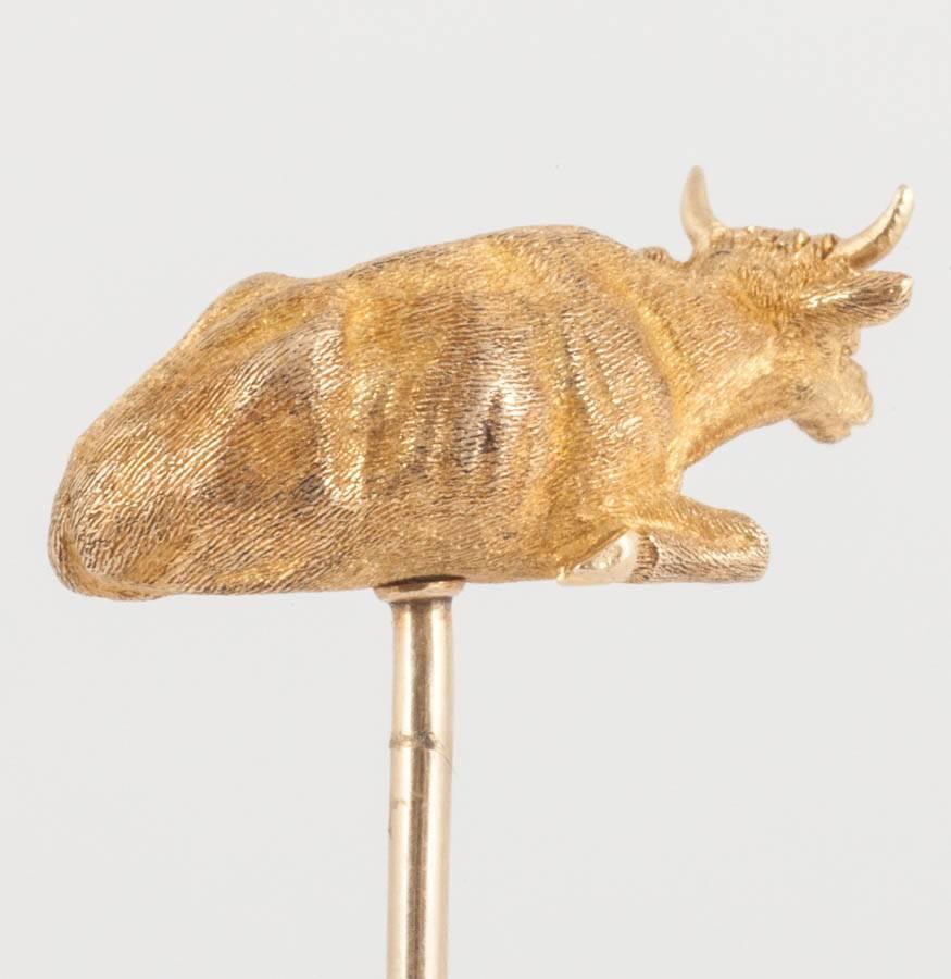 Victorian Pastoral Cow Gold Stick Pin In Excellent Condition In London, GB