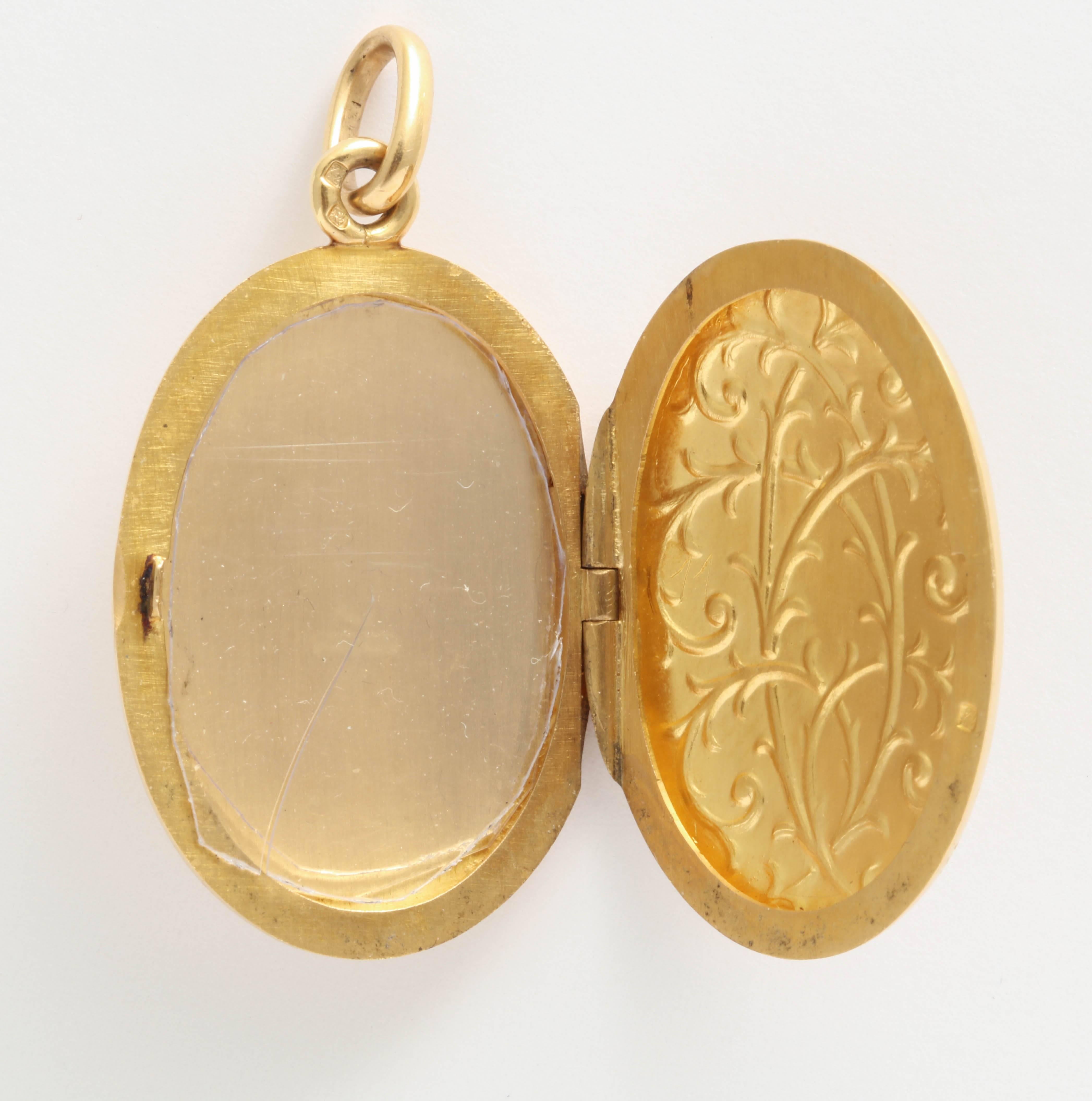 Art Nouveau Style English 18 Karat Locket 2