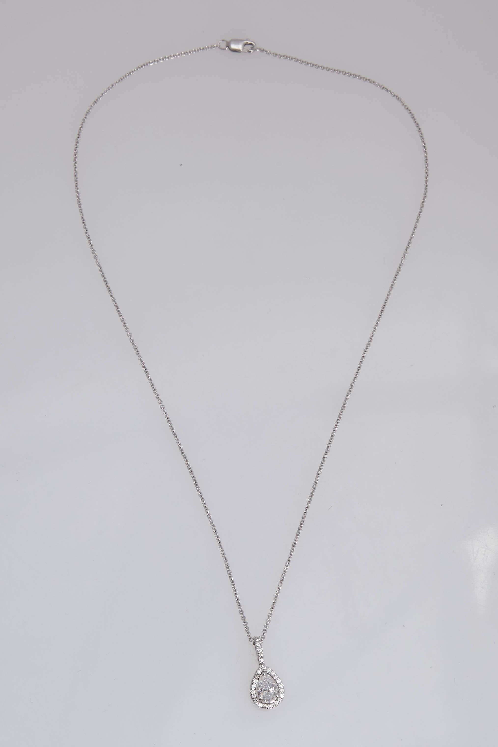 14 Karat White Gold Pear Shape Diamond Halo Necklace In New Condition For Sale In New York, NY