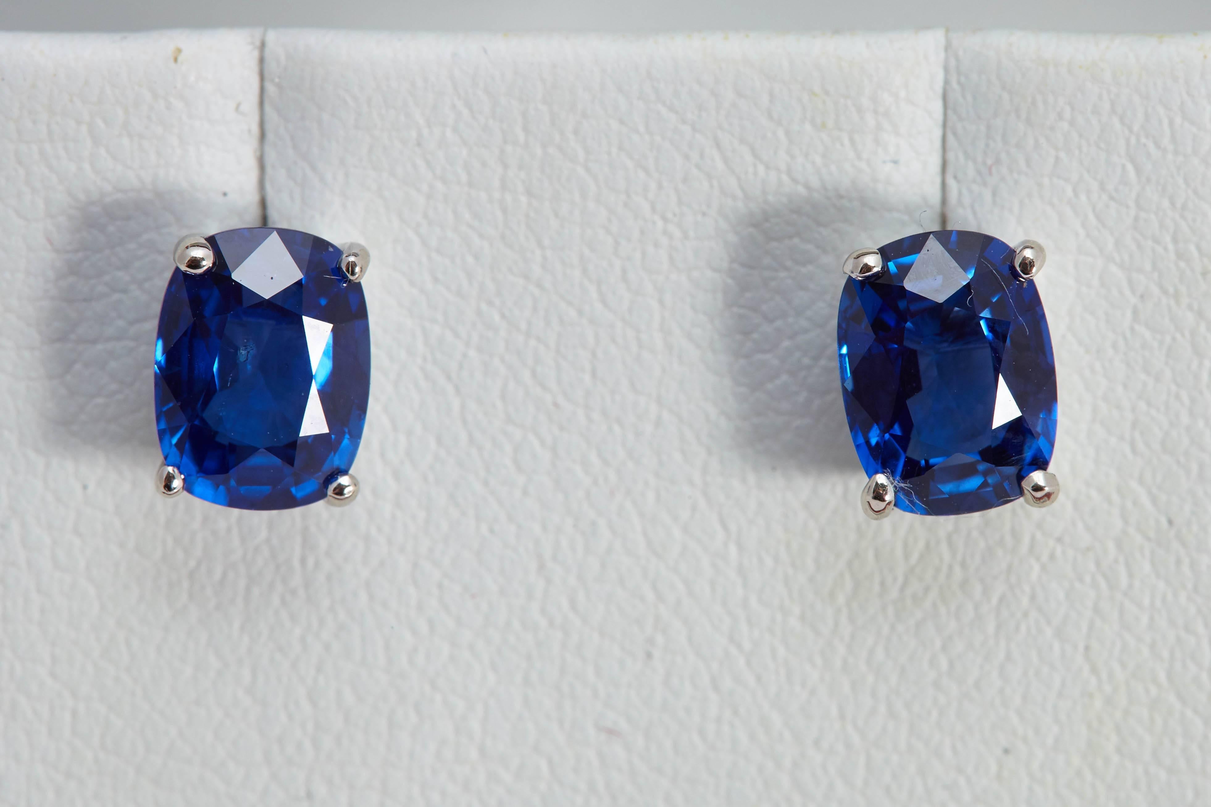 Blue Sapphire Cushion Shaped White Gold Earrings 2.81 Carat In New Condition For Sale In New York, NY