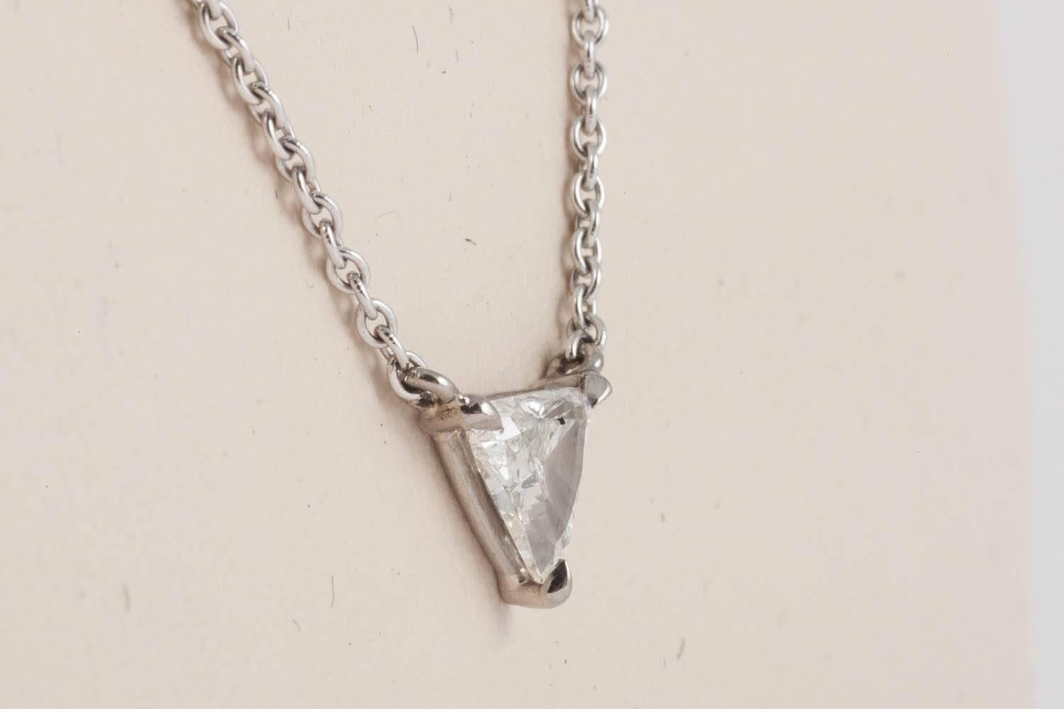 A very pretty trilliant cut diamond pendant in an hand made 18ct white gold mount. The diamond is very sparkly and weighs approximately 0.33 carats, and is assessed as being of G/H colour and VS2 clarity. 16 inches in length 