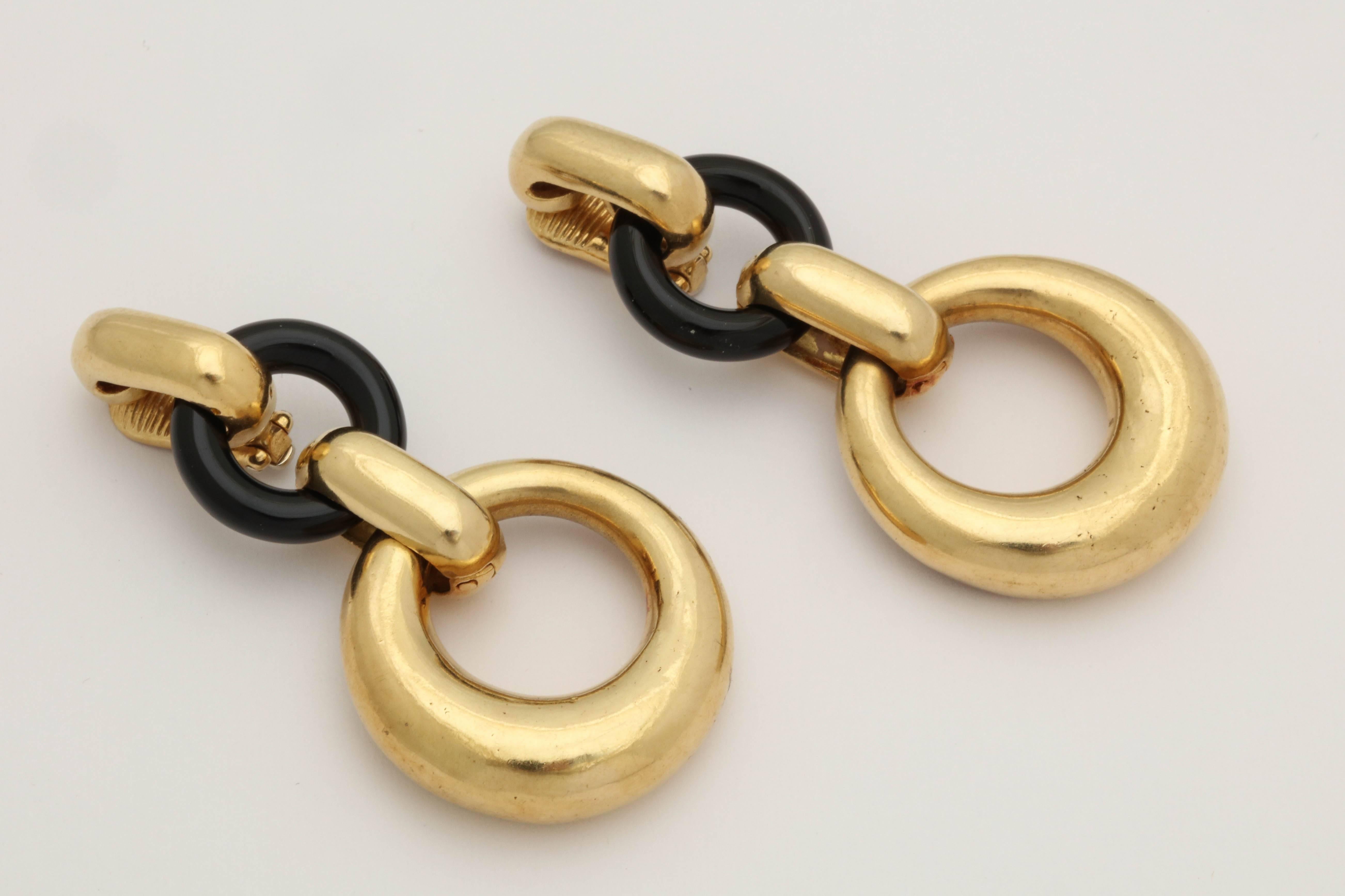 Round Cut 1960s Interlocking Onyx and High Polish Gold Loop Earrings with Fancy Clip Back