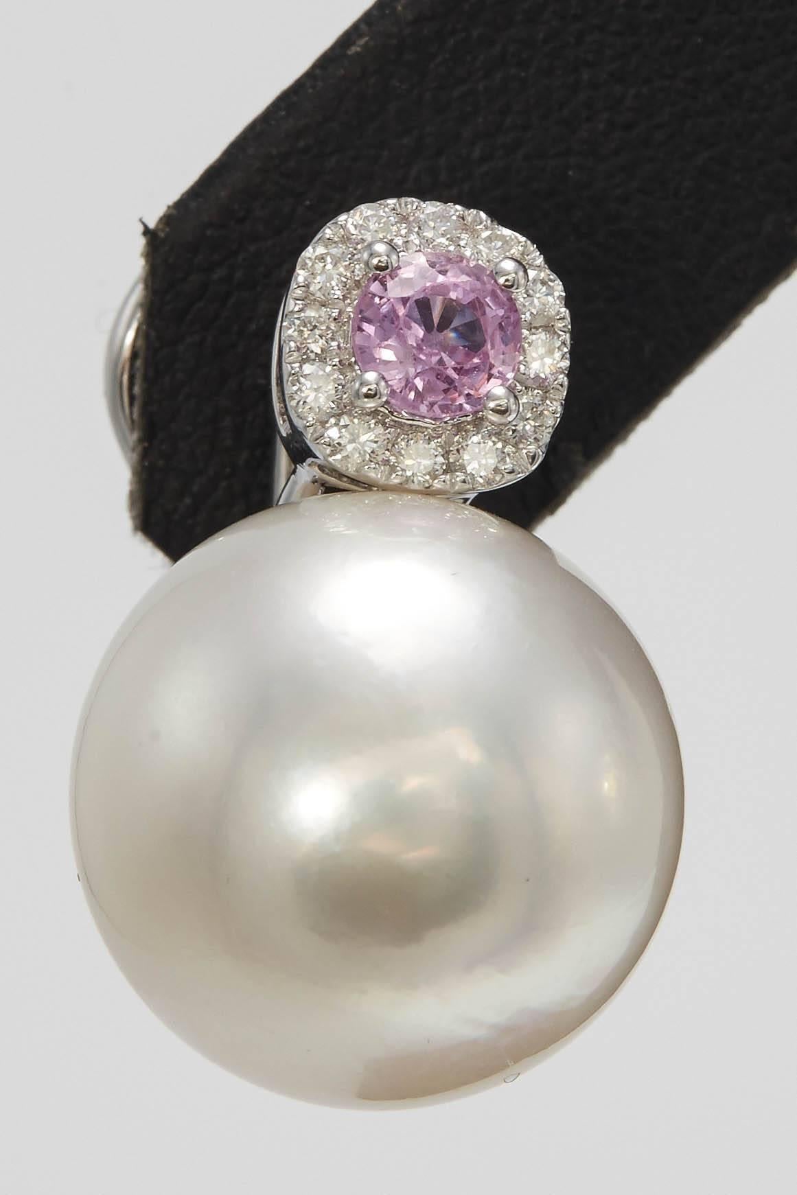 18K white gold
South Sea Pearl 14-15mm 
Diamonds: 0.24 Cts
Pink Sapphire 0.65 Cts,
5g.