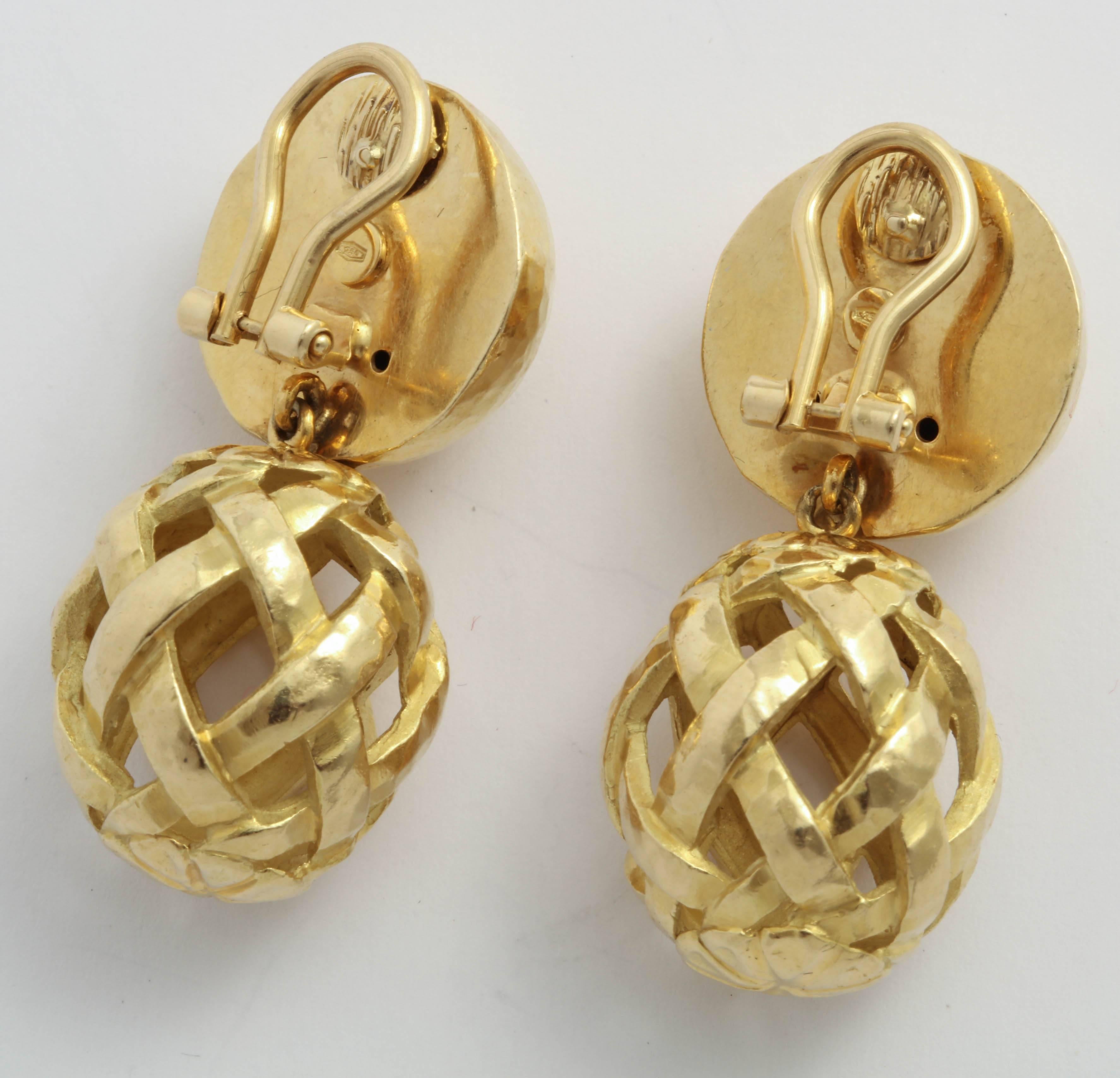 Italian Hammered Top and Lattice Drop Earrings In Excellent Condition In New York, NY
