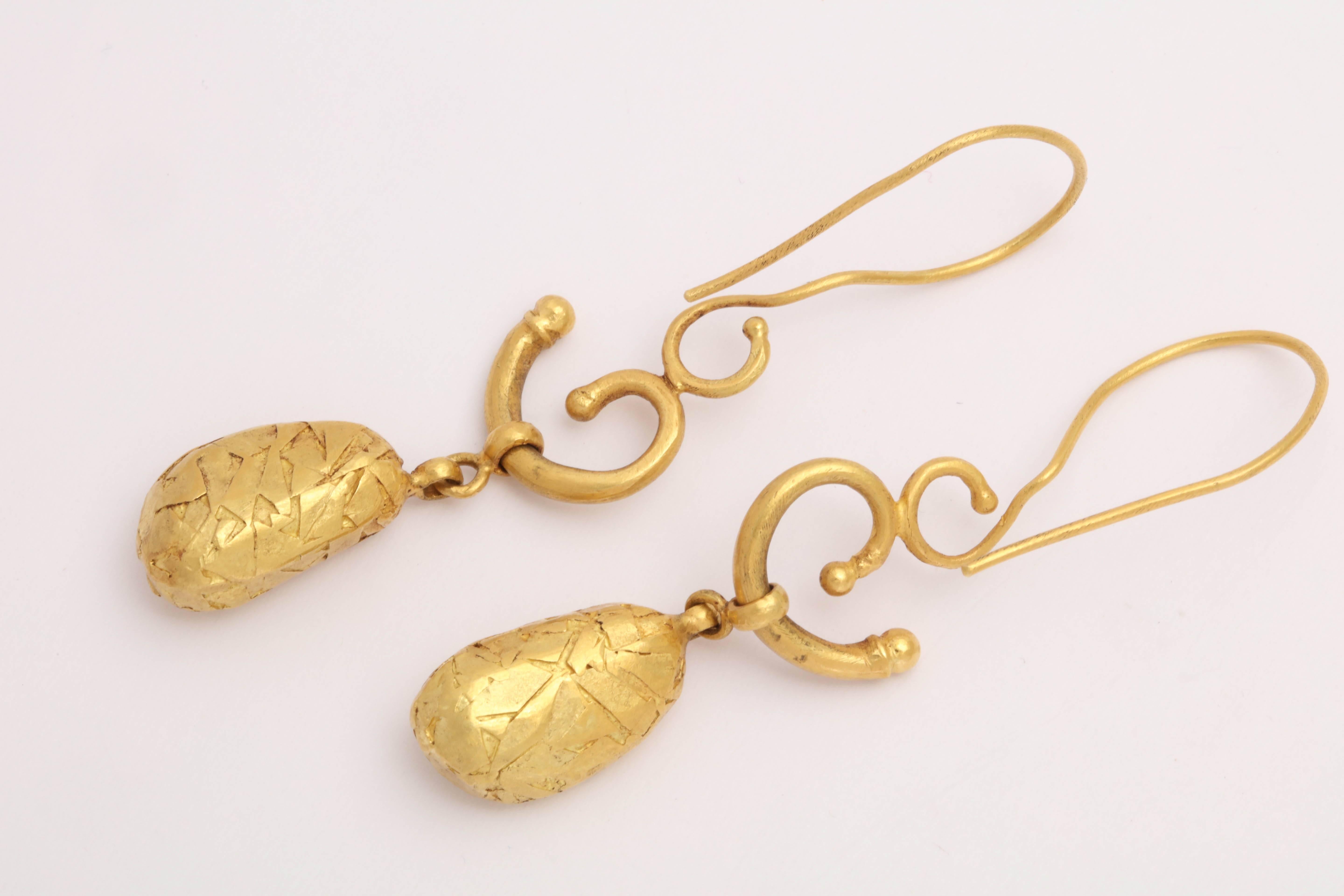Gold Pebble Earrings In New Condition For Sale In Fifth Avenue, NY