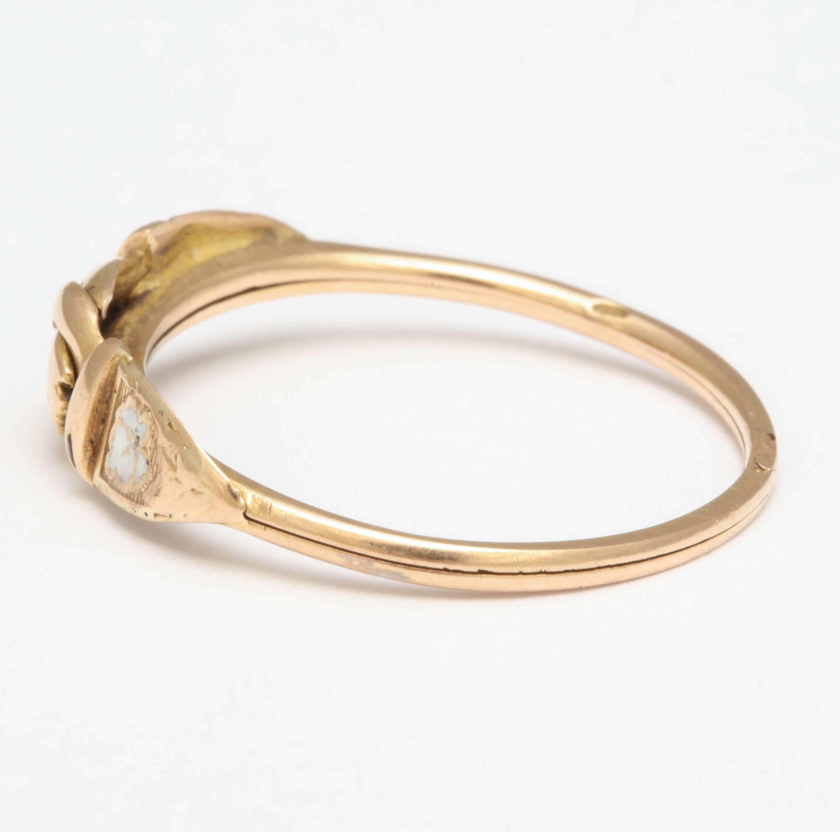 Clasped Fede Ring with Enamel Forget Me Nots In Excellent Condition For Sale In New York, NY