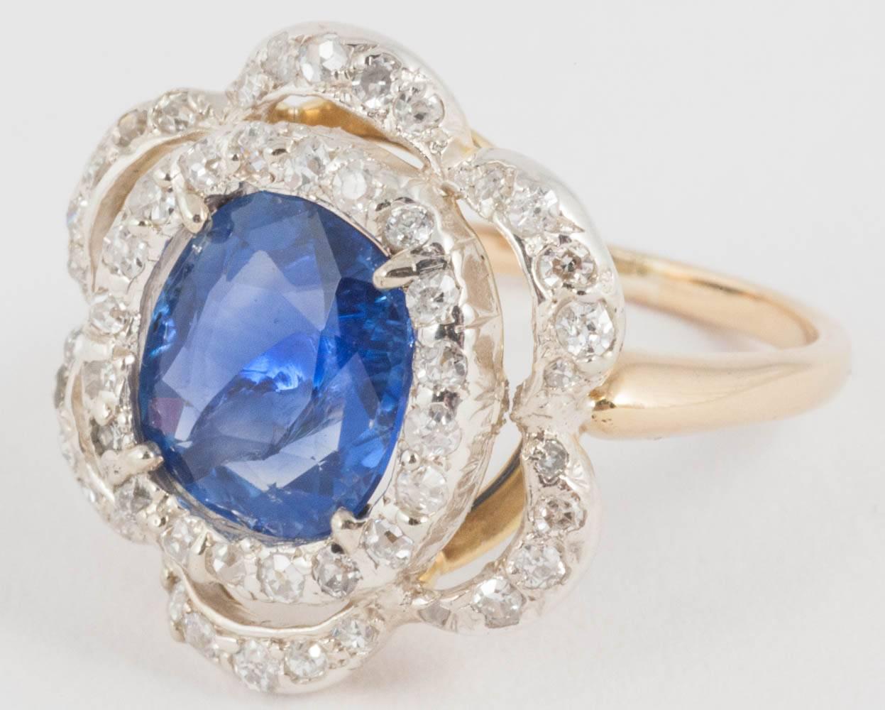 Natural Ceylon Sapphire and Diamond Ring In Excellent Condition For Sale In London, GB