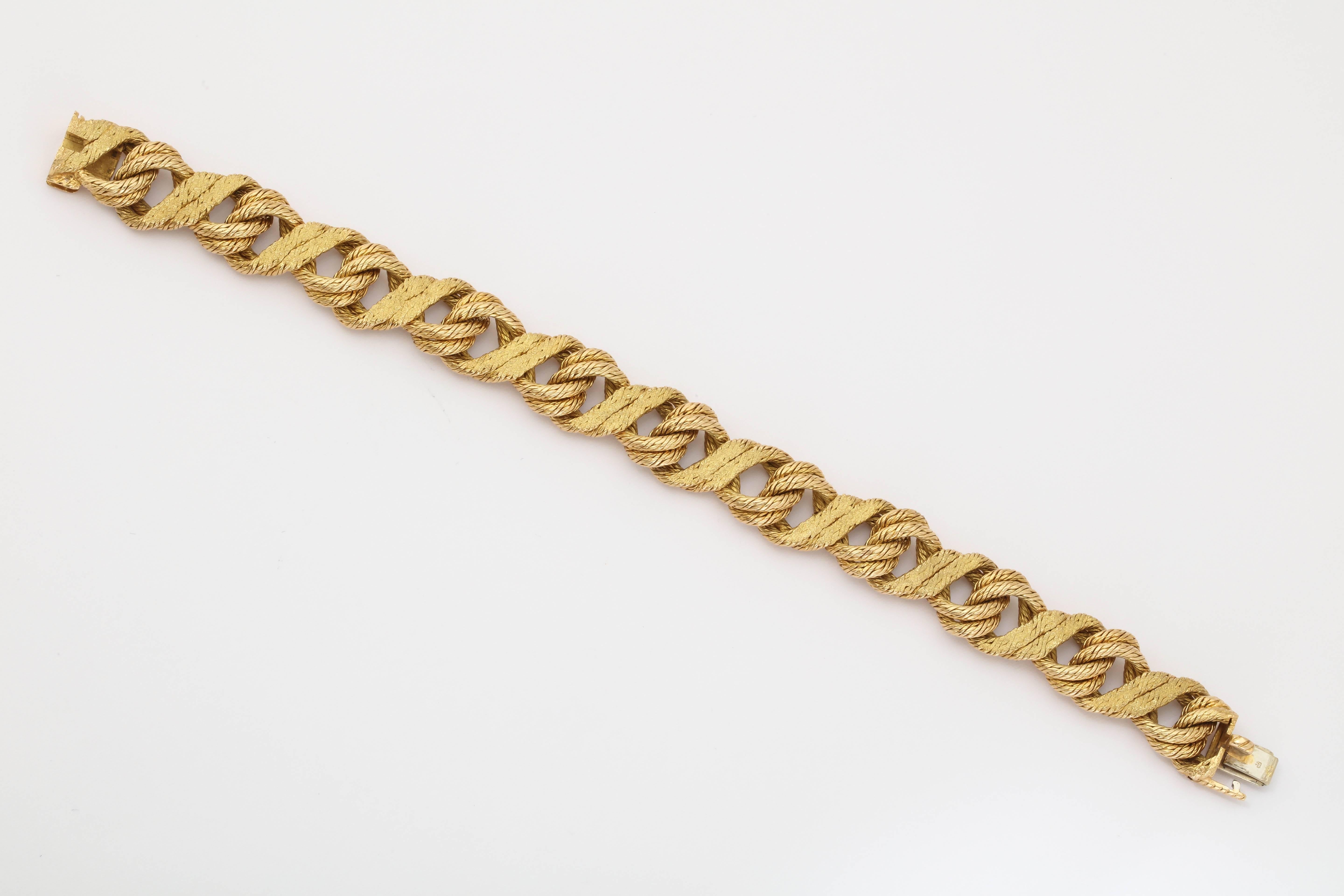Tiffany & Co. France 1950s Reversible Two-Textured Gold Link Flexible Bracelet In Excellent Condition In New York, NY