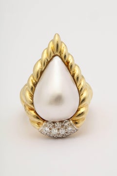 R.Stone 1980s Pear Shaped Pearl with Diamonds Ridged Gold Design Cocktail Ring