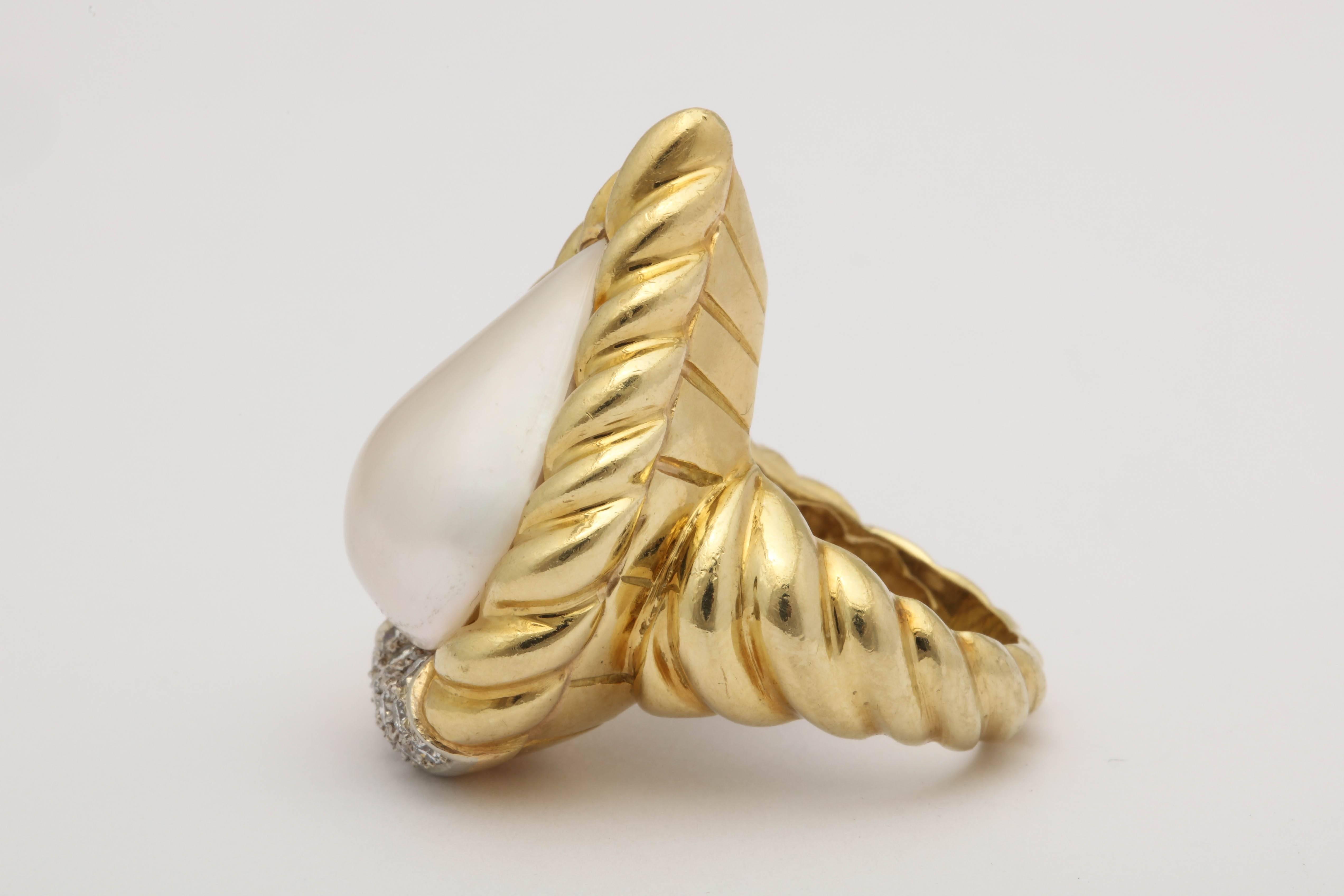 Pear Cut R.Stone 1980s Pear Shaped Pearl with Diamonds Ridged Gold Design Cocktail Ring For Sale