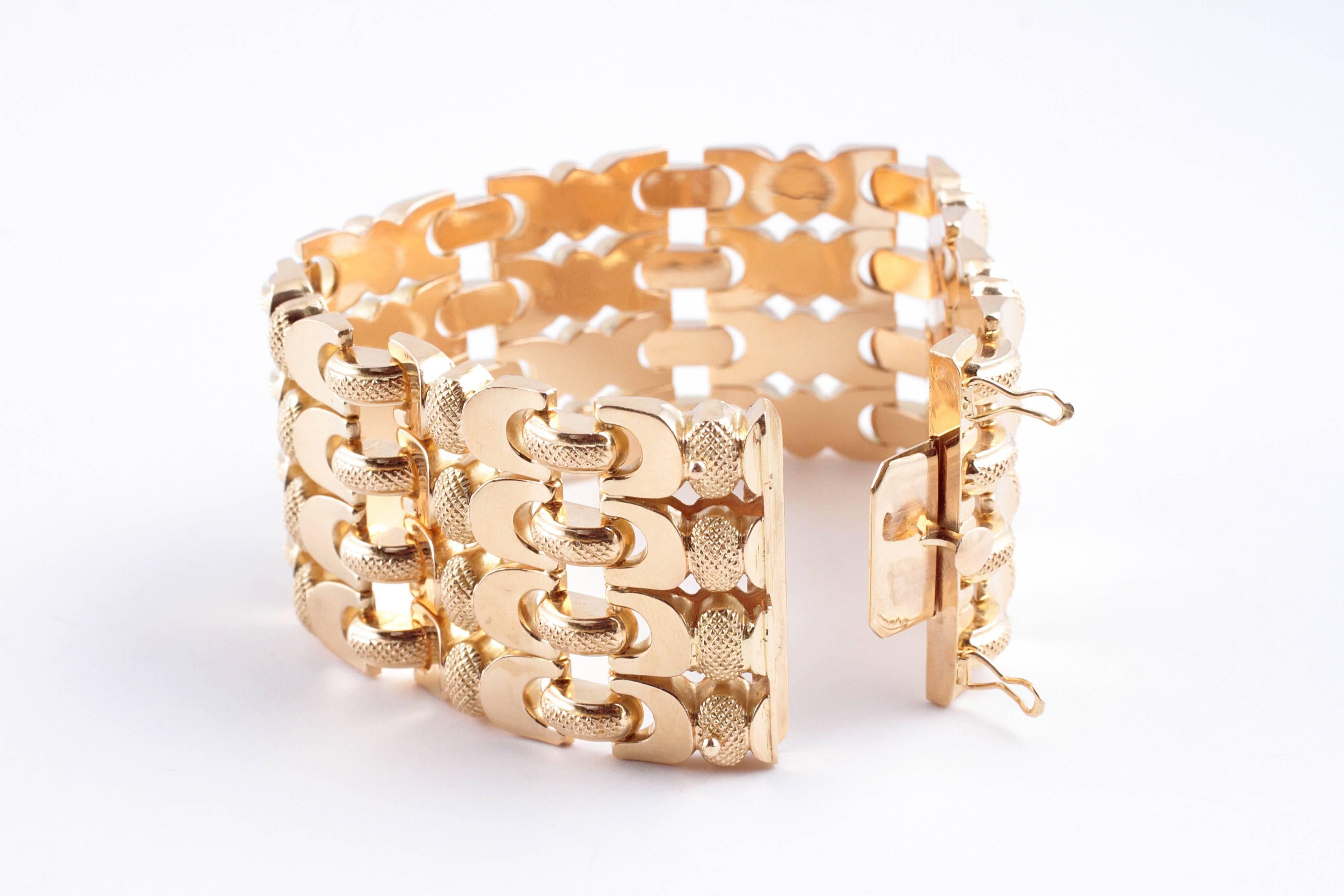 18 Karat Yellow Gold Retro Textured Bracelet 2