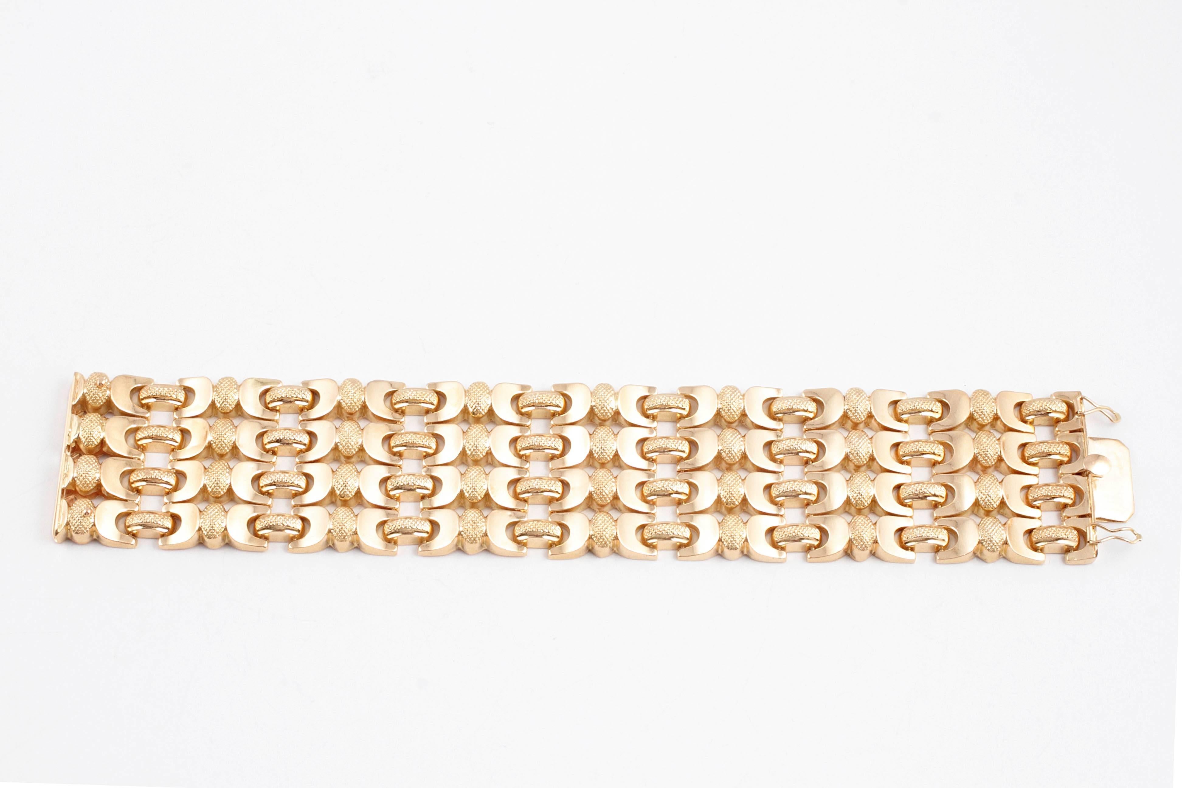 18 Karat Yellow Gold Retro Textured Bracelet 3