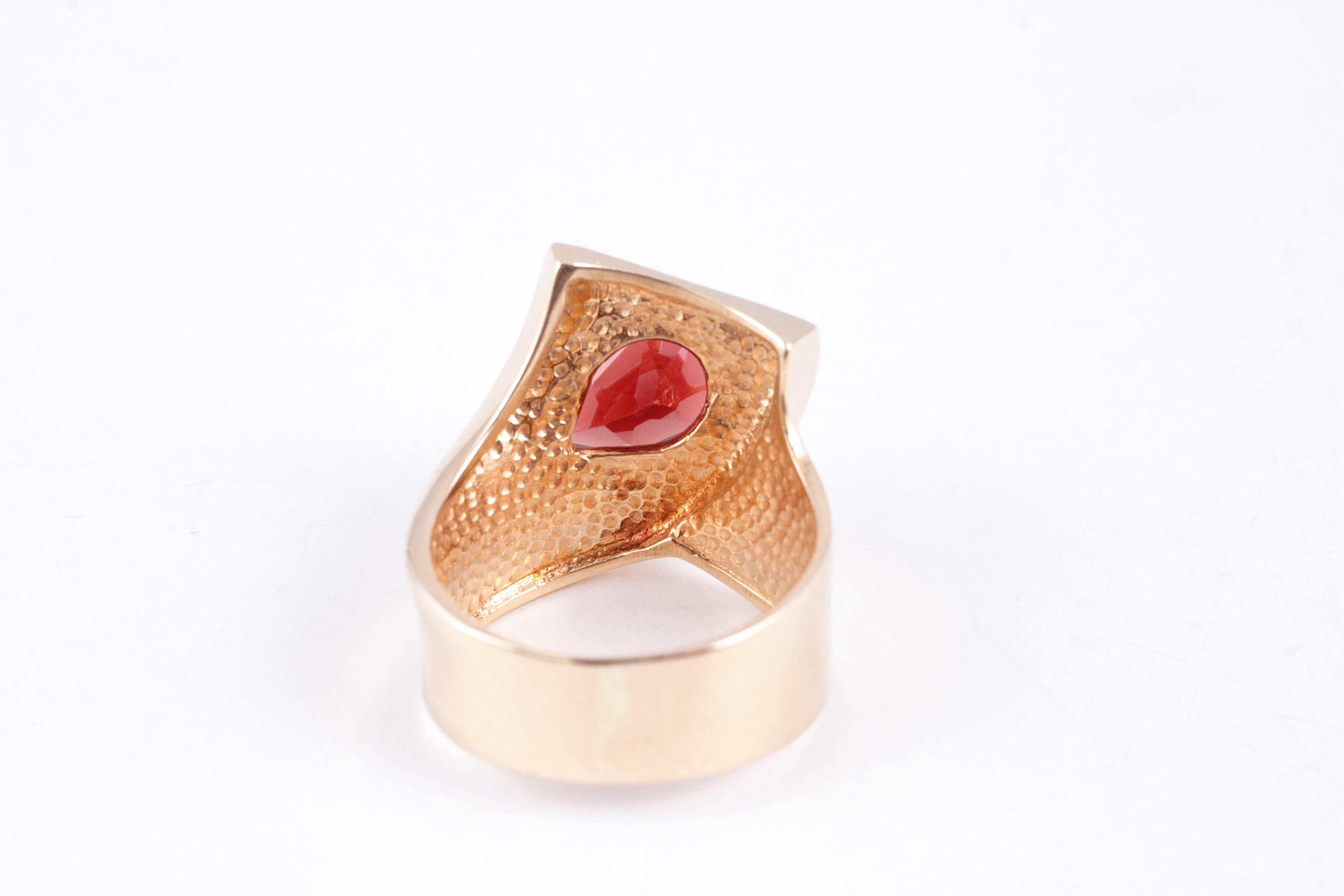 Yellow Gold Garnet Ring In Excellent Condition In Dallas, TX