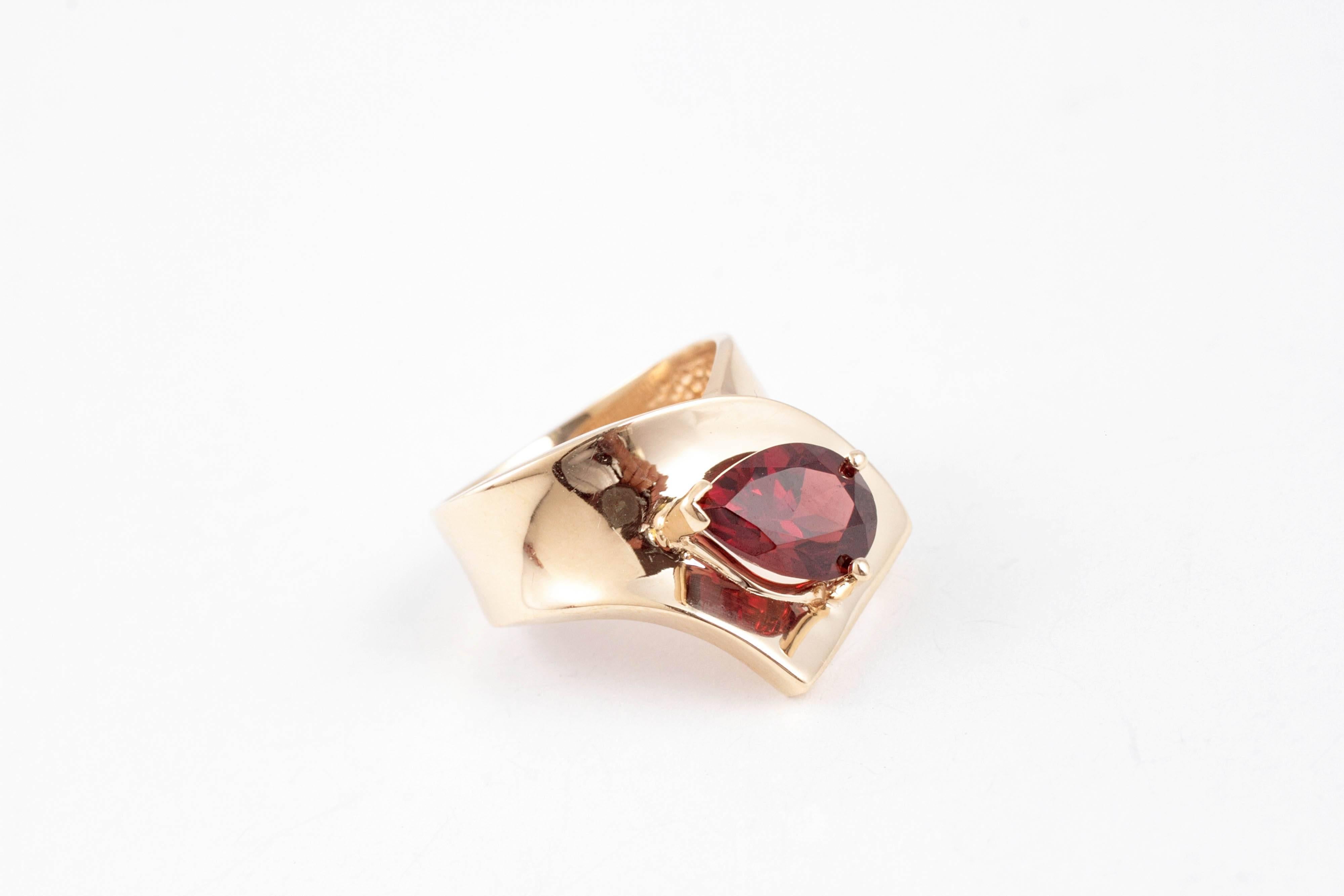 Yellow Gold Garnet Ring 1