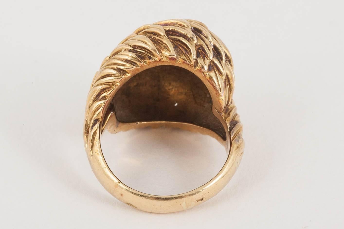 Vintage Van Cleef & Arpel 18 Karat Yellow Gold Crossover Ring, French circa 1950 In Good Condition For Sale In London, GB