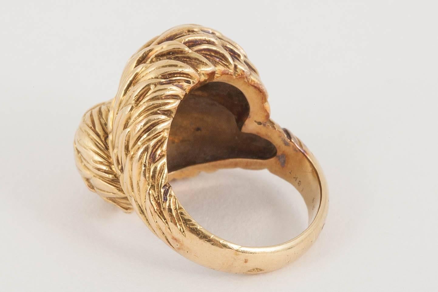 Women's or Men's Vintage Van Cleef & Arpel 18 Karat Yellow Gold Crossover Ring, French circa 1950 For Sale