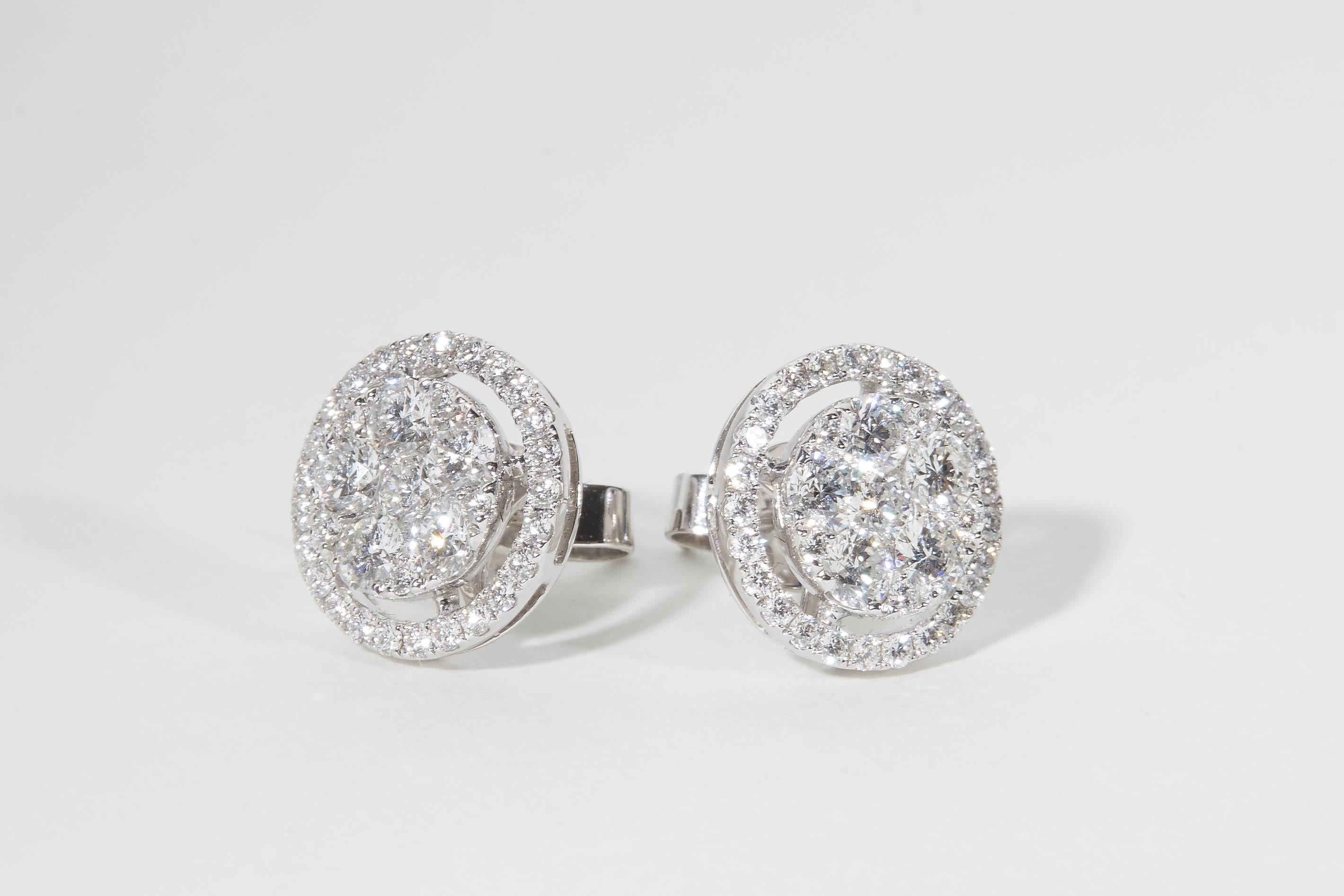 Boucles d'oreilles en diamant Halo Illusion Neuf - En vente à New York, NY