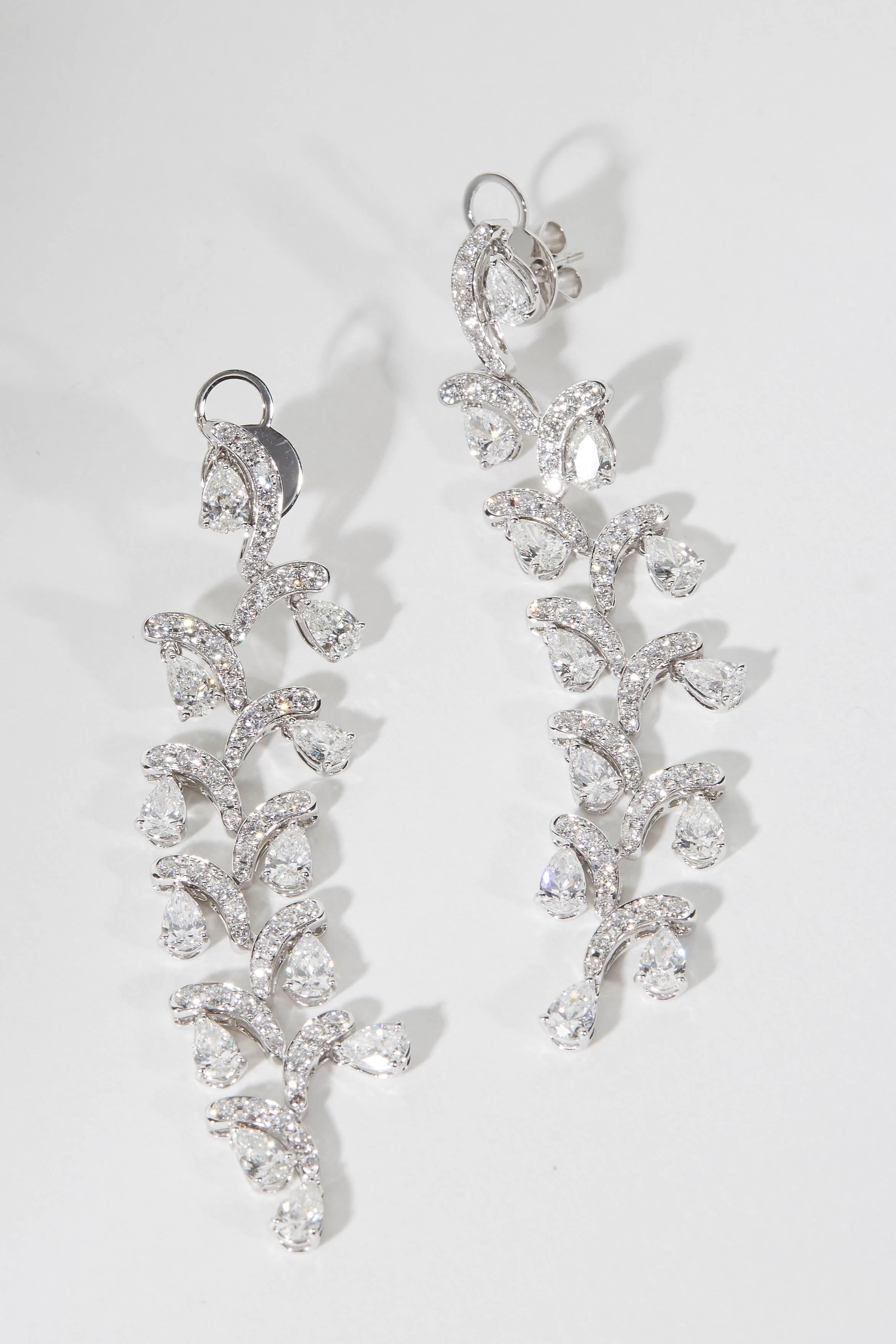 Boucles d'oreilles pendantes cascade en diamants en vente 2