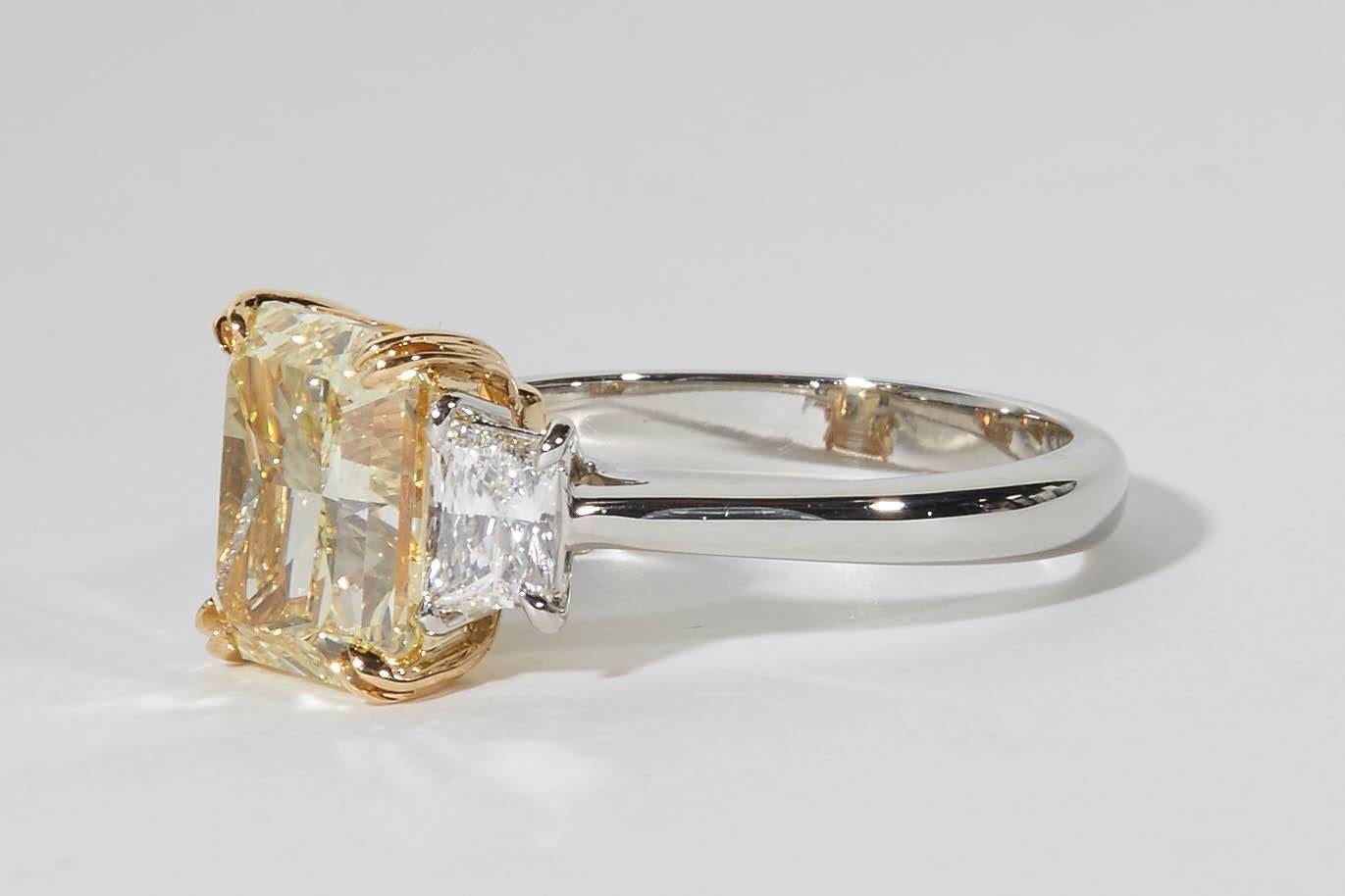 GIA Certified Fancy Yellow Diamond Engagement Ring In New Condition In New York, NY