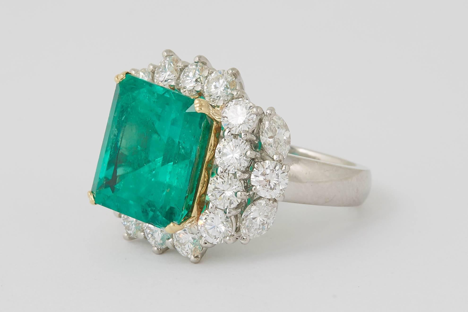 GIA Certified 11 Carat Colombian Emerald and Diamond Ring In New Condition For Sale In New York, NY