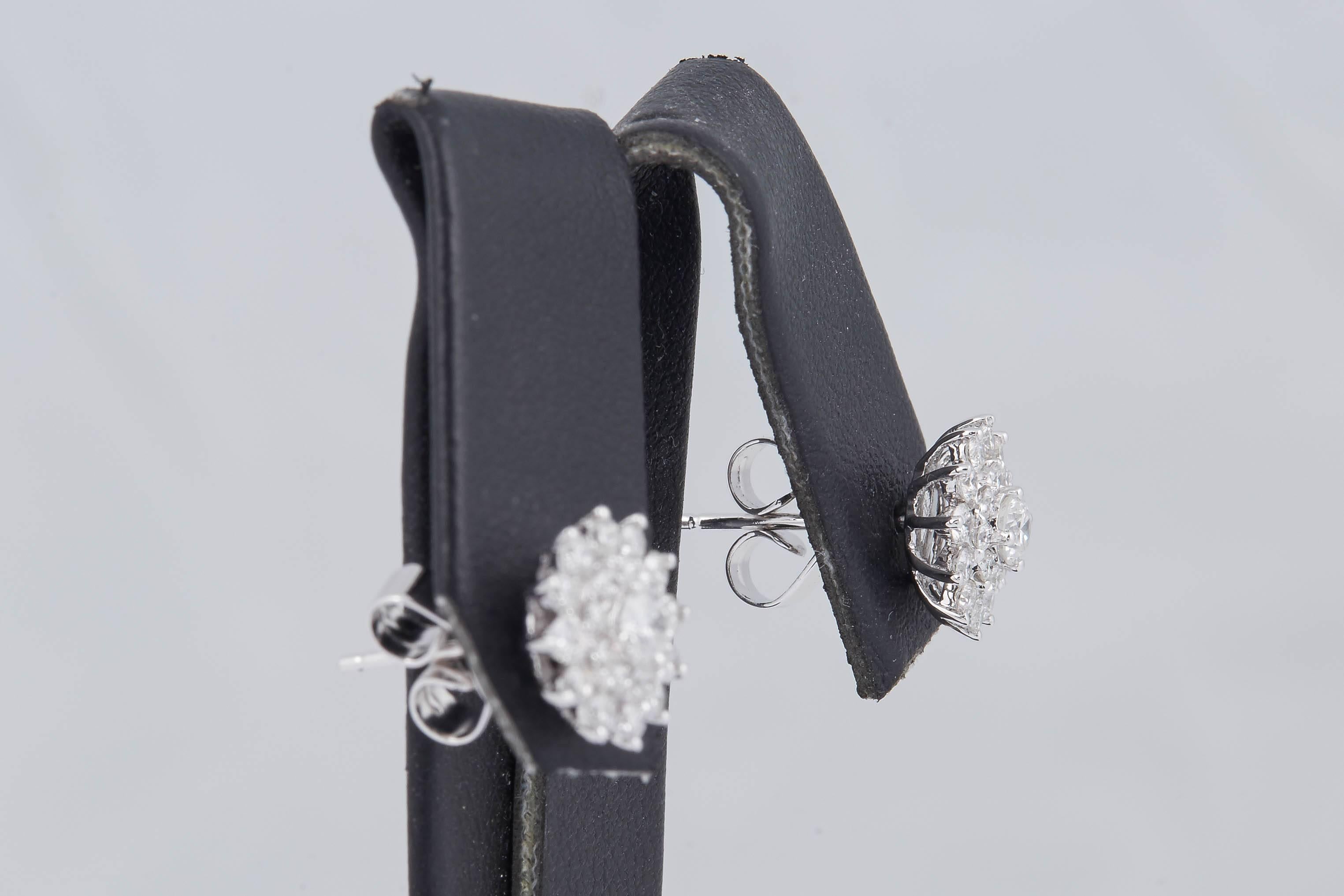 Diamond Cluster Star shaped Earrings Studs In New Condition In New York, NY